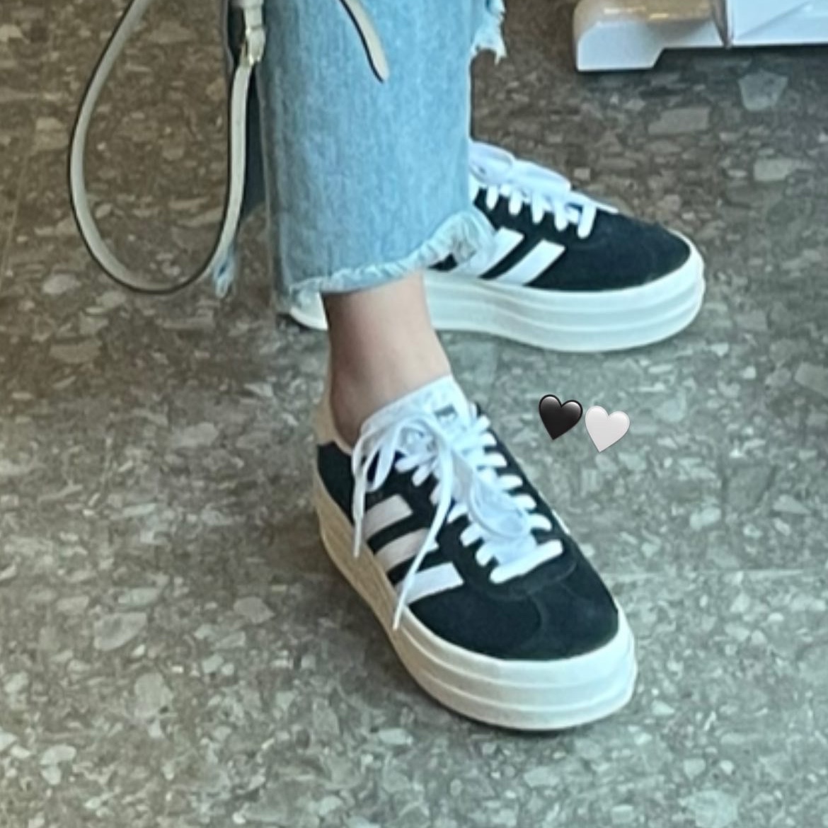 (W) Adidas Gazelle Bold Core Black Cloud White 착용 스타일