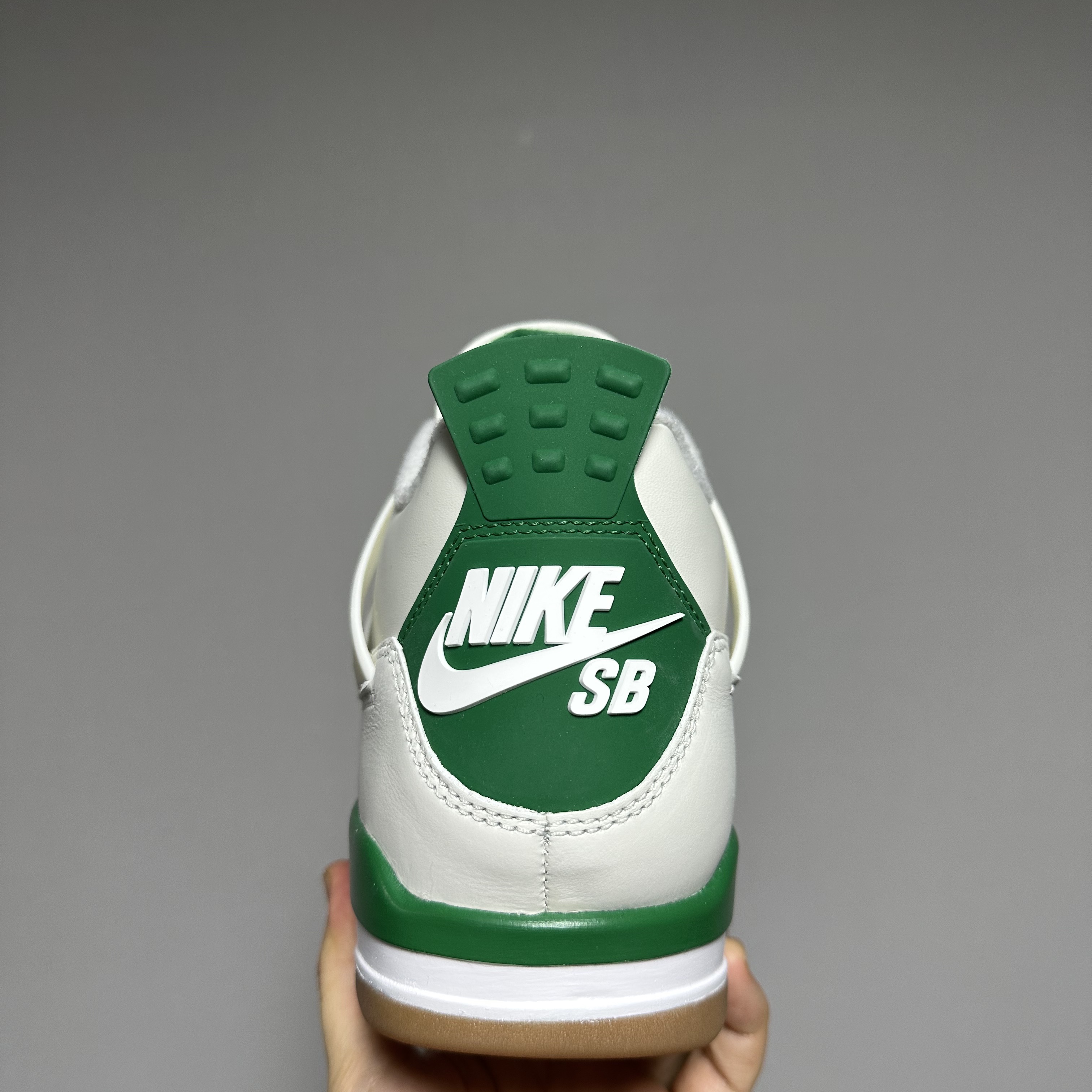 Jordan 4 x Nike SB Retro SP Pine Green 착용 스타일 - 2