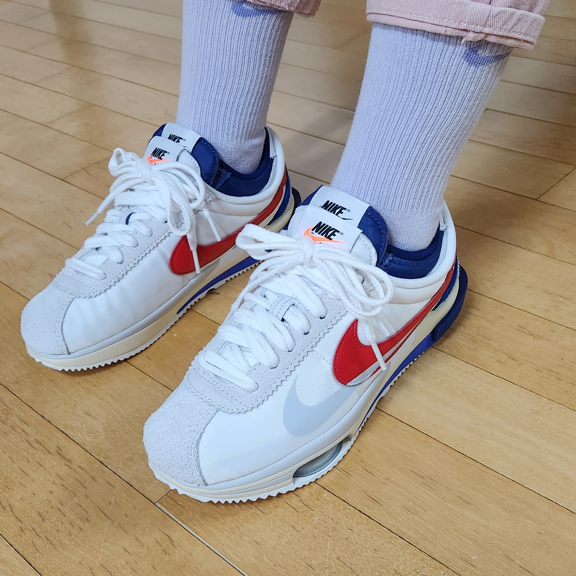 Nike x Sacai Zoom Cortez SP White and University Red 착용 스타일