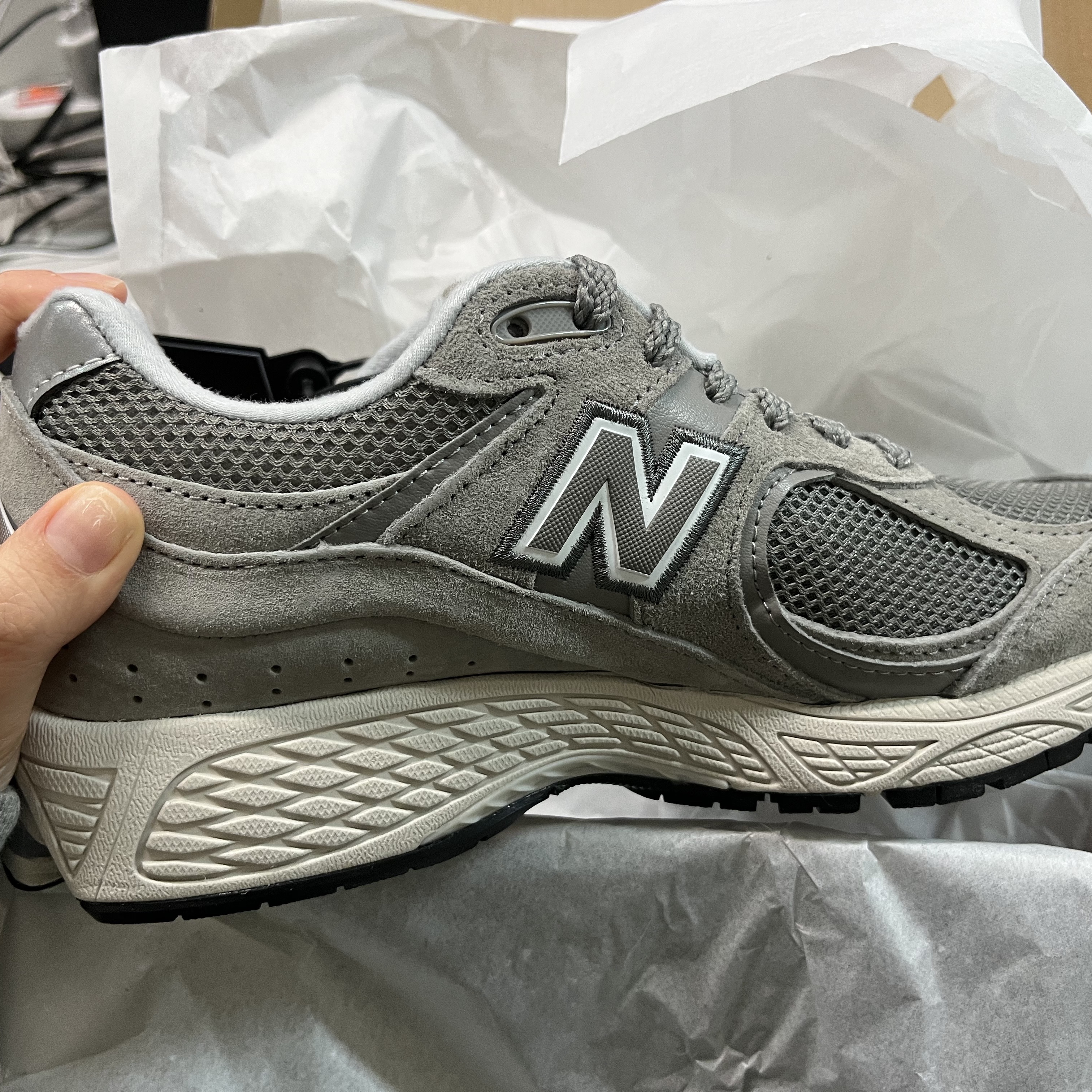 New Balance 2002R Grey 착용 스타일 - 1