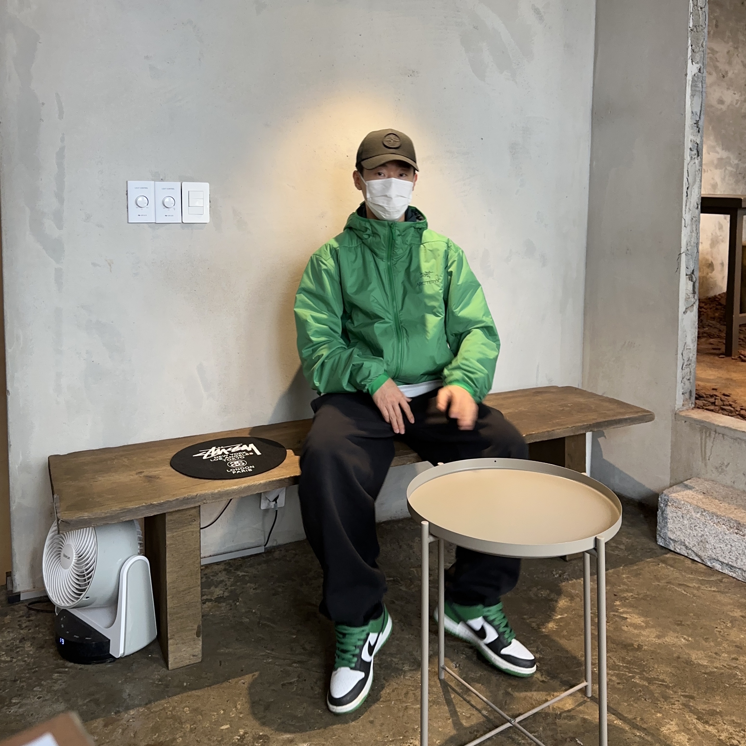 Arc'teryx Atom LT Hoody Jungle, Nike SB Dunk Low Pro Black and Classic Green 착용 스타일