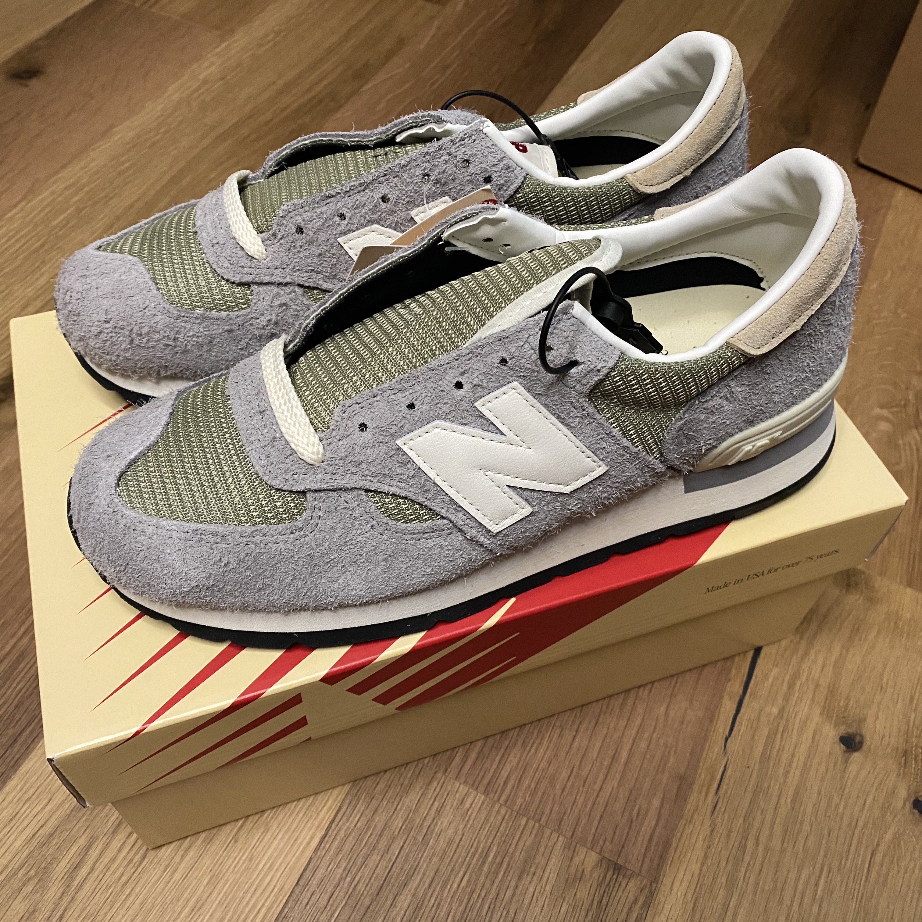 New Balance 990v1 Made in USA Marblehead Incense 착용 스타일 - 2