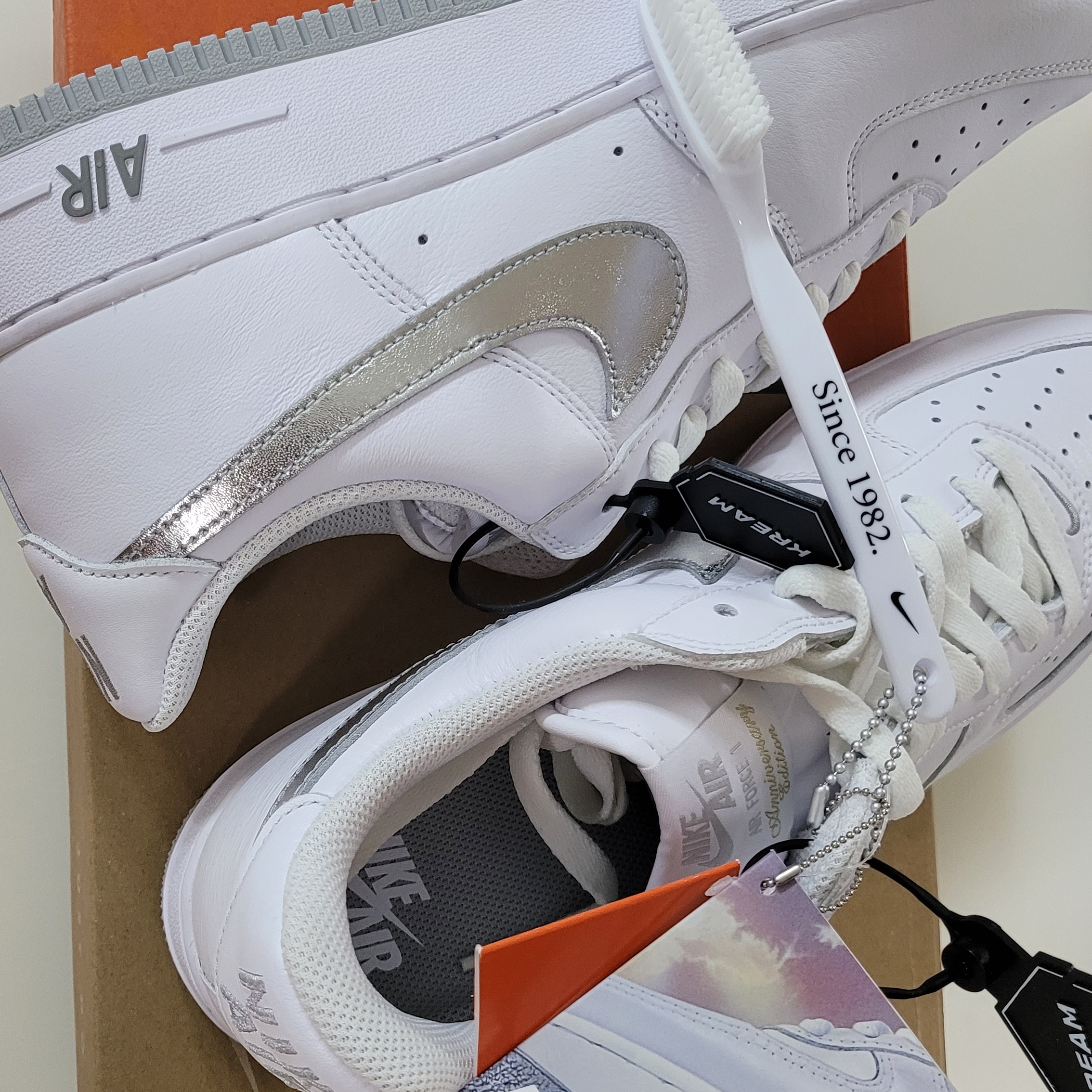 Nike Air Force 1 Low Retro Color of the Month White Metallic Silver 착용 스타일 - 2