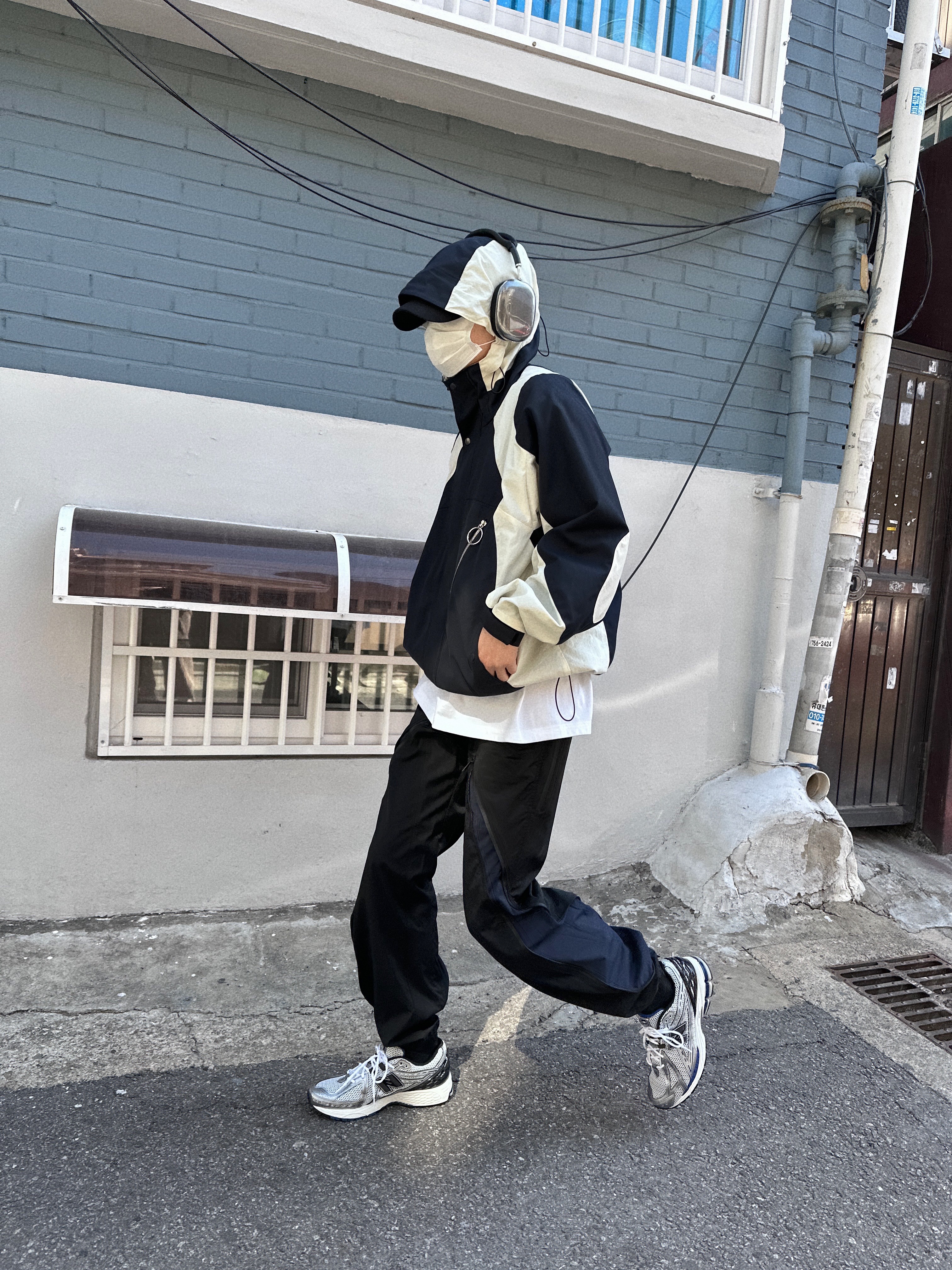 New Balance 1906R Silver Metallic 착용 스타일 - 1