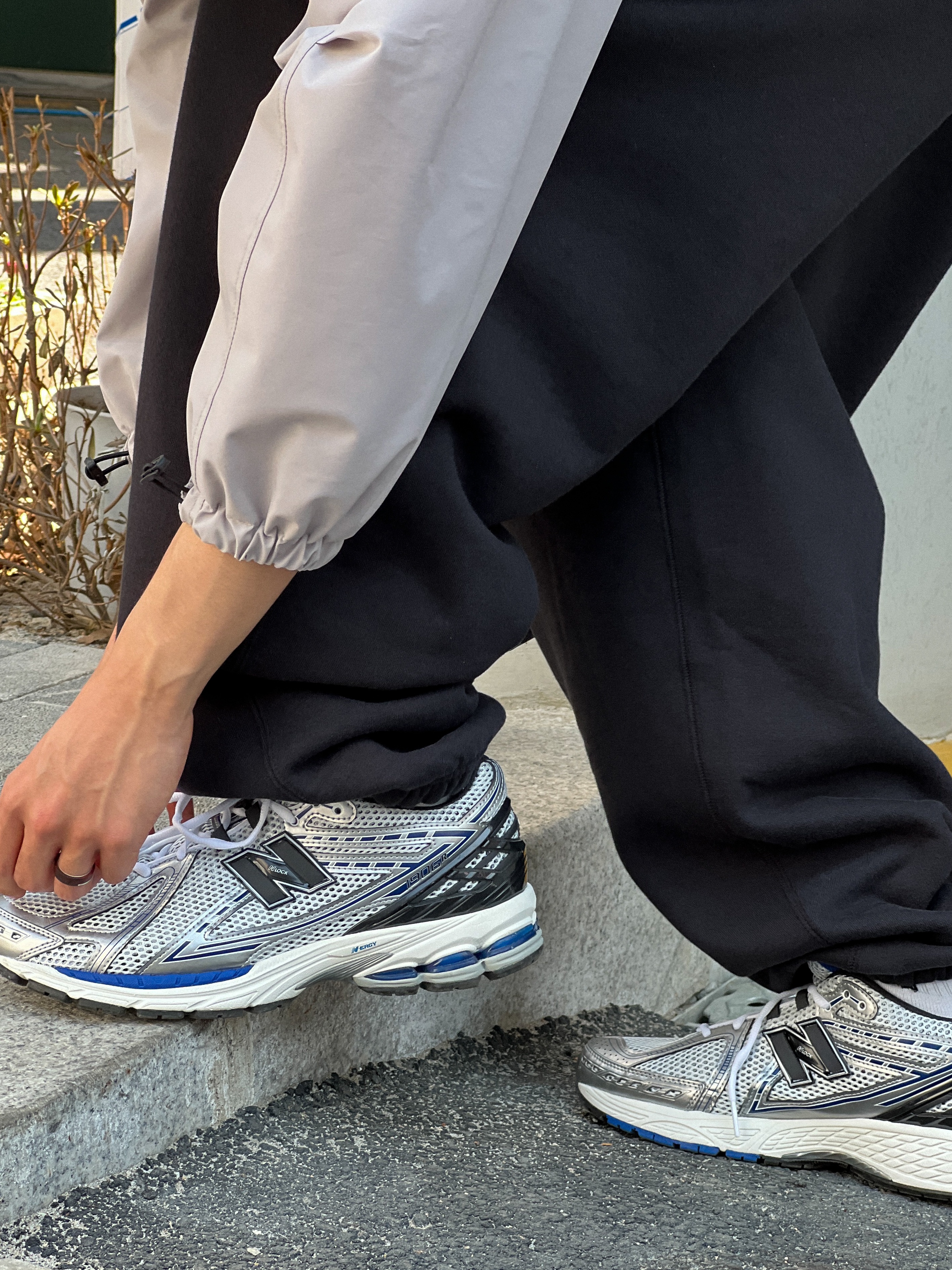 New Balance 1906R Silver Metallic, Nike x Stussy NRG RA Washed Fleece Pants Black (DN4030-010) 착용 스타일 - 4