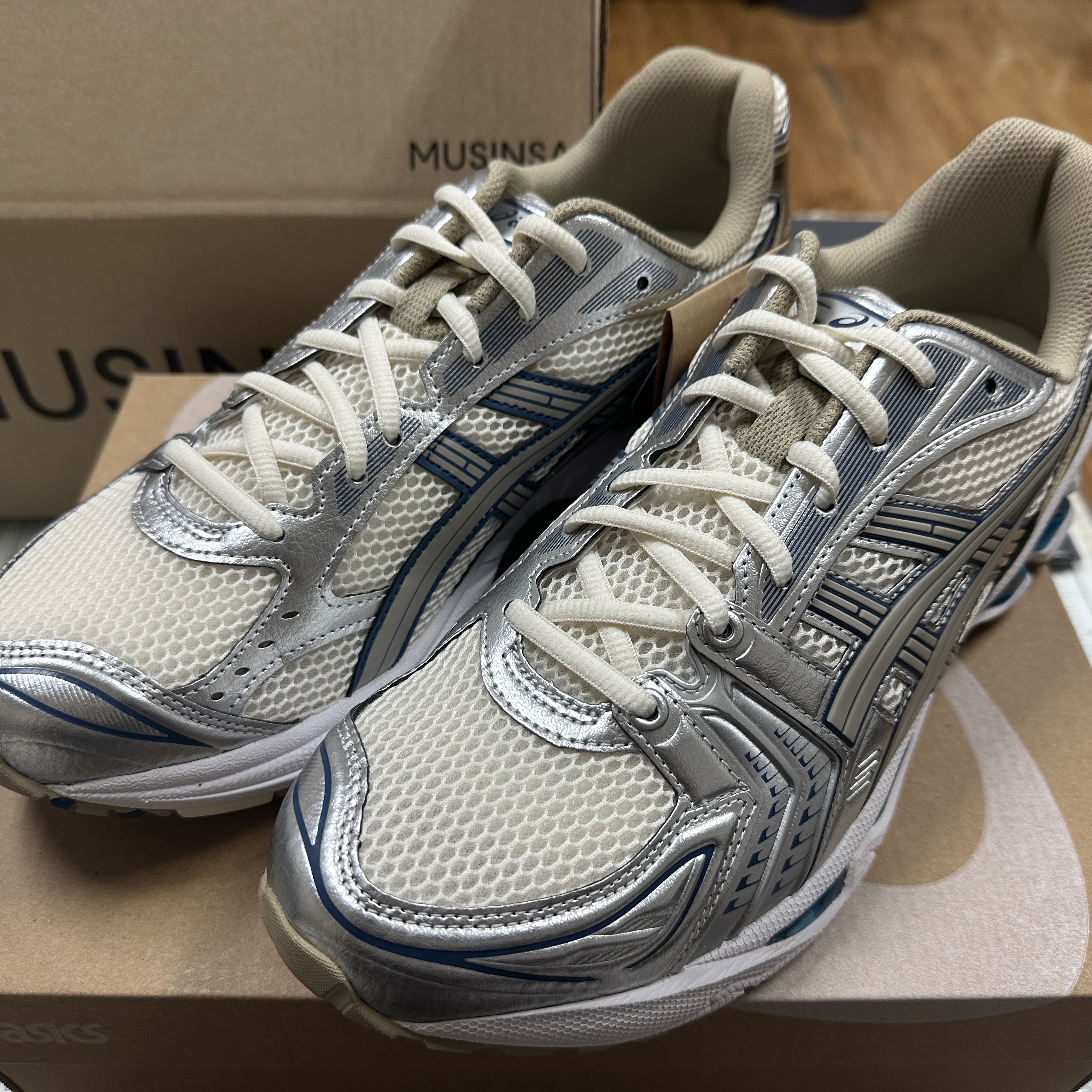 Asics Gel-Kayano 14 Cream Pure Silver 착용 스타일