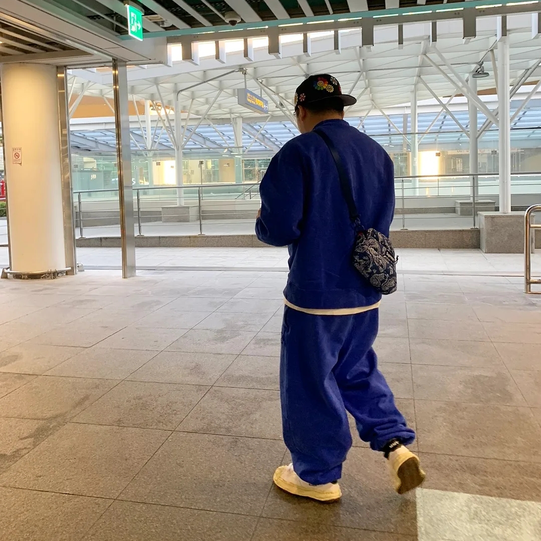 Nike x Stussy NRG Acid Washed Crewneck Game Royal (DR4024-480), Nike x Stussy NRG Acid Washed Fleece Pants Game Royal (DR4025-480) 착용 스타일 - 1