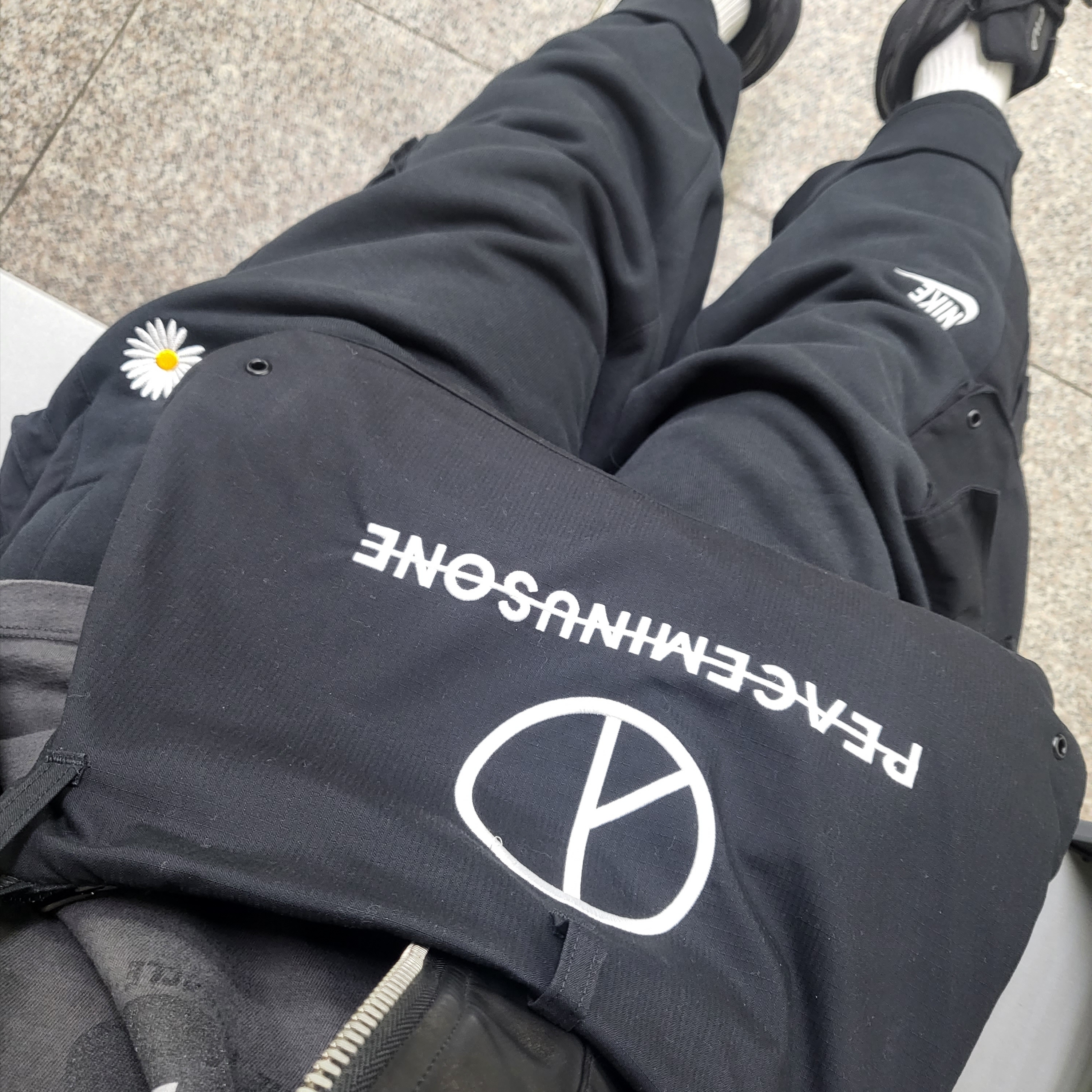 Nike x Peaceminusone Wide Pants Black (DR0096-010) 착용 스타일