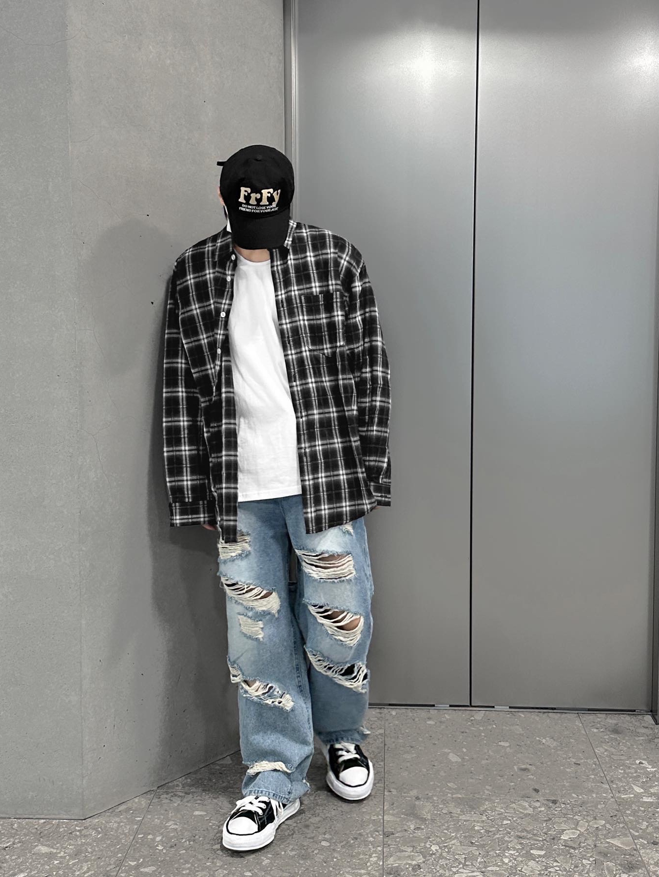 Maison Mihara Yasuhiro Peterson OG Sole Canvas Low Sneakers Black 착용 스타일 - 5