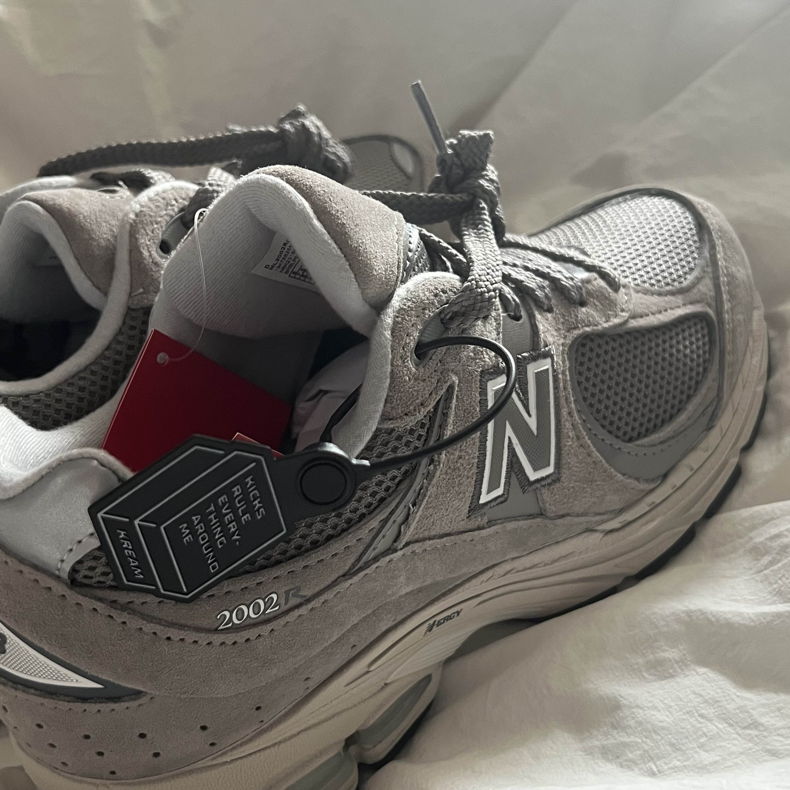 New Balance 2002R Grey 착용 스타일 - 4