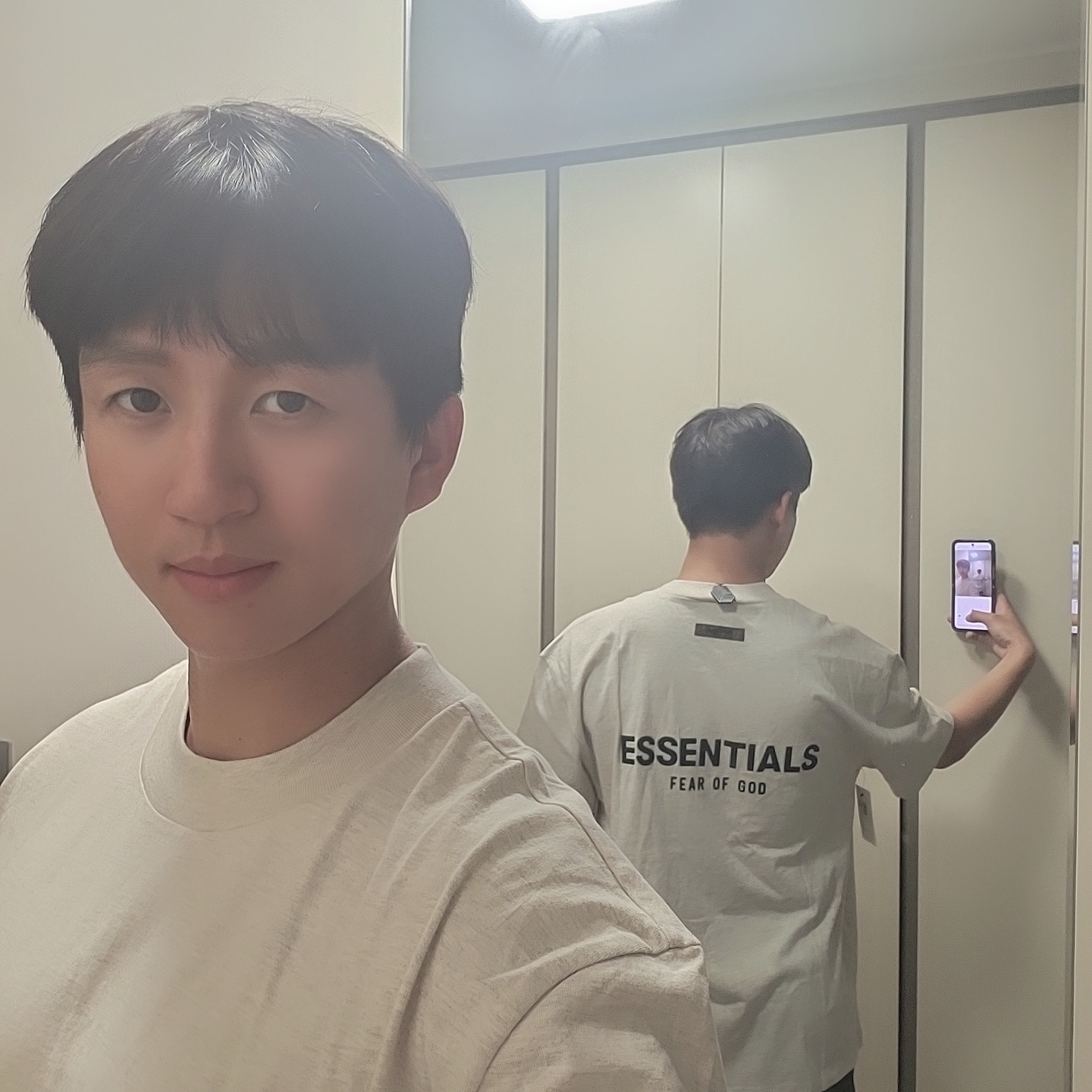 Essentials The Core Collection T-Shirt Light Oatmeal 착용 스타일 - 1