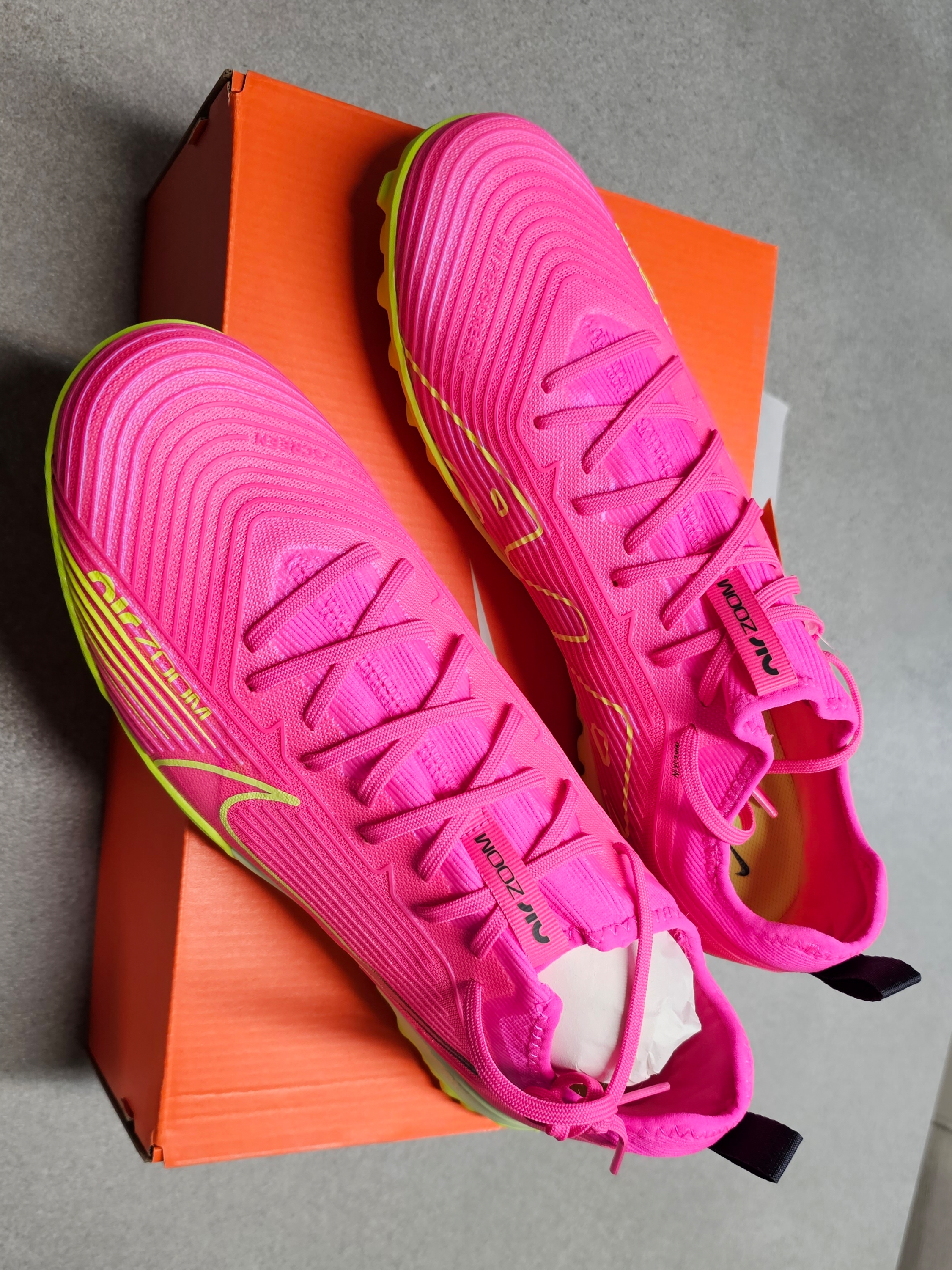Nike Zoom Mercurial Vapor 15 Pro TF Pink Blast Volt 착용 스타일
