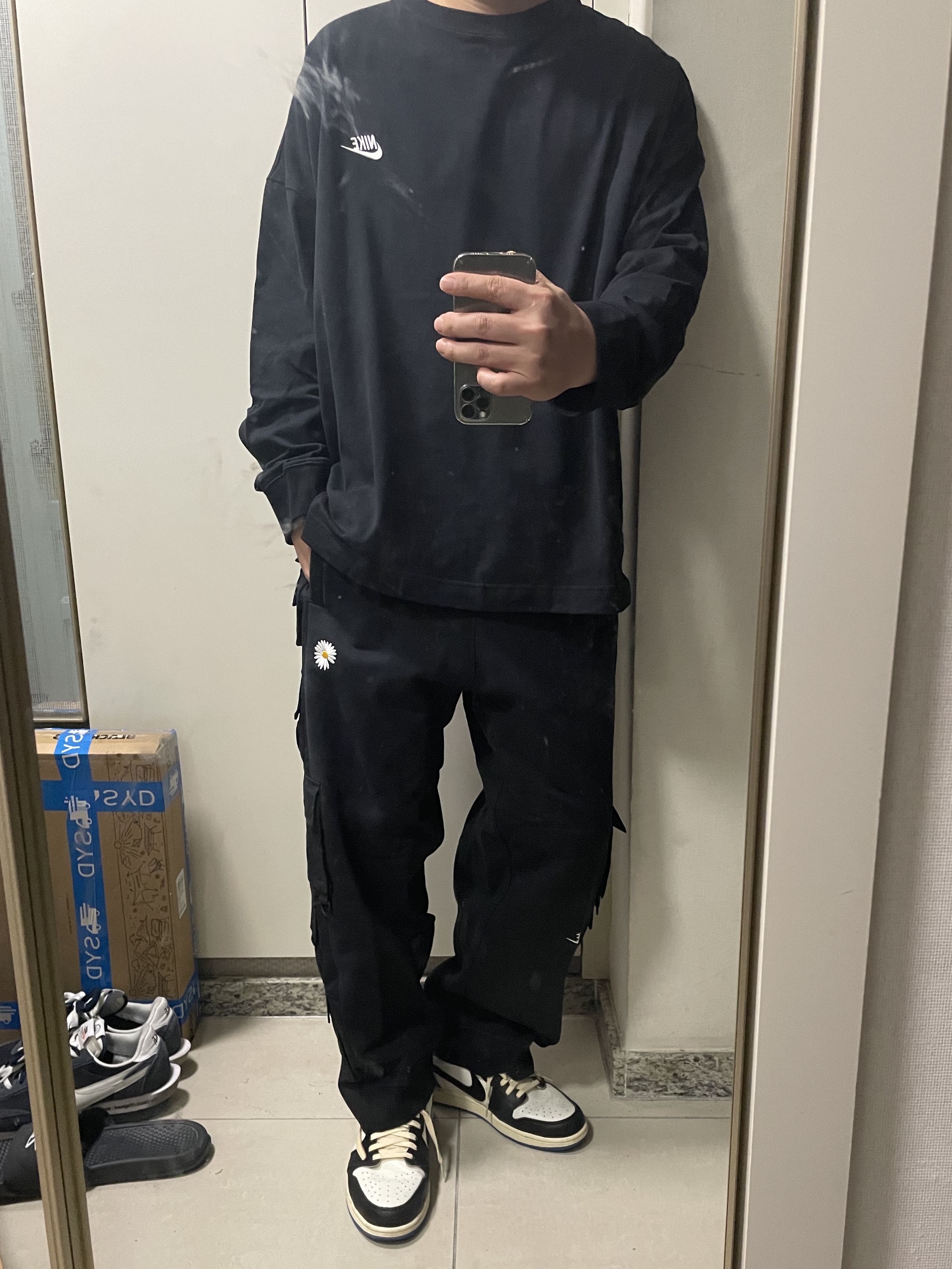 Nike x Peaceminusone Wide Pants Black (DR0096-010), Nike x Peaceminusone LS T-Shirt Black (DR0098-010) 착용 스타일 - 1