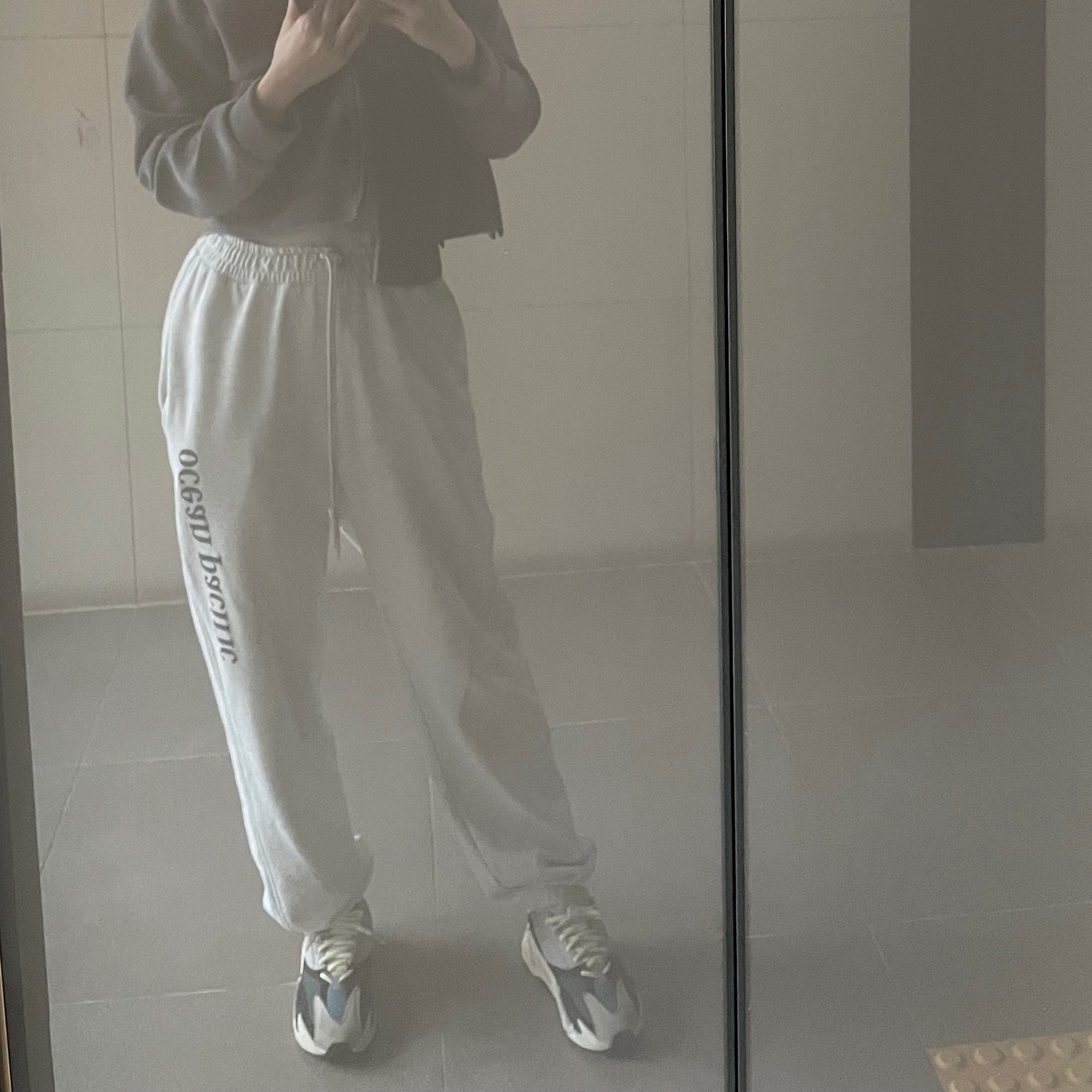 Adidas Yeezy Boost 700 Wave Runner Solid Grey 2017/2019 착용 스타일