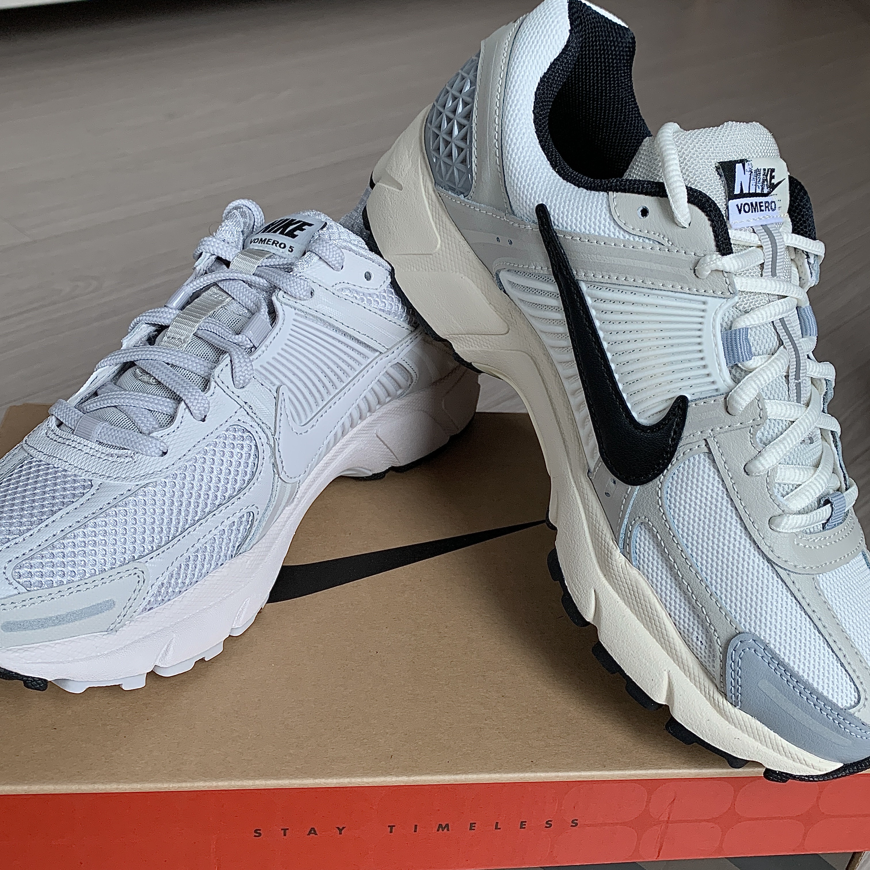 (W) Nike Zoom Vomero 5 Wolf Grey and Black, Nike Zoom Vomero 5 SP Vast Grey 2023 착용 스타일 - 1