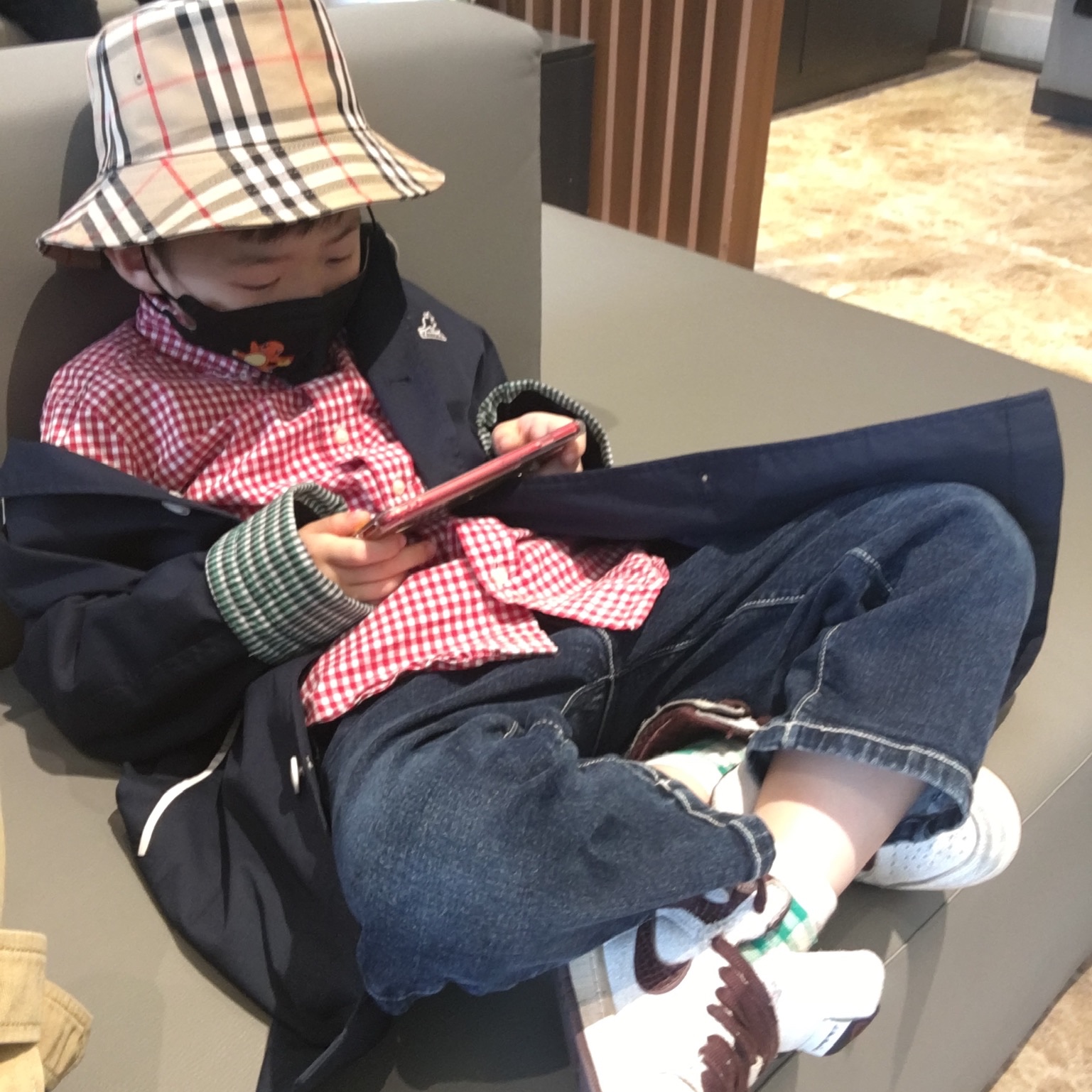 (PS) Jordan 1 x A Ma Maniere Retro High OG SP Burgundy and Sail, (Kids) Burberry Vintage Check Technical Cotton Bucket Hat Archive Beige 착용 스타일 - 1