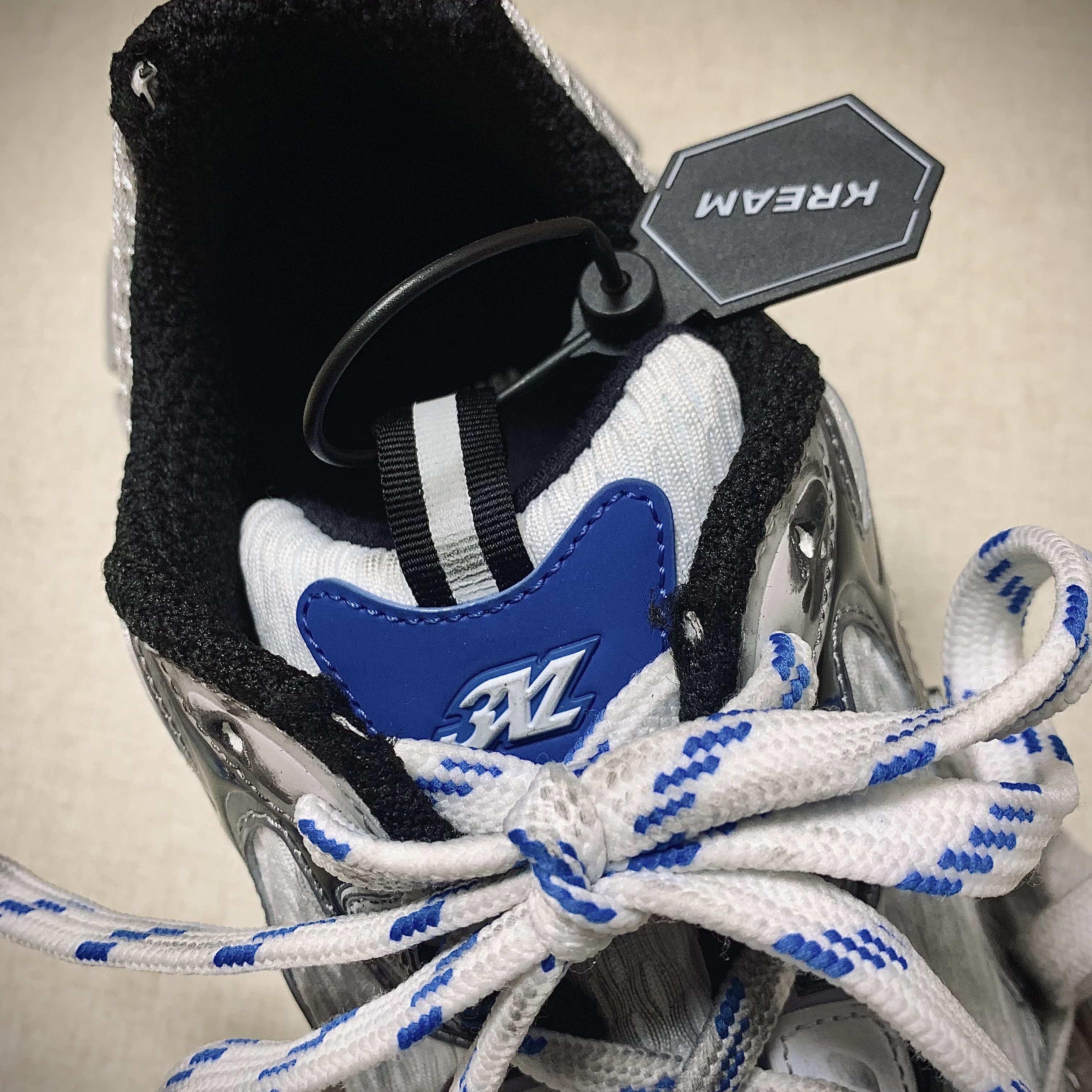 Balenciaga 3XL Sneakers Worn Out Grey White Blue 착용 스타일 - 2