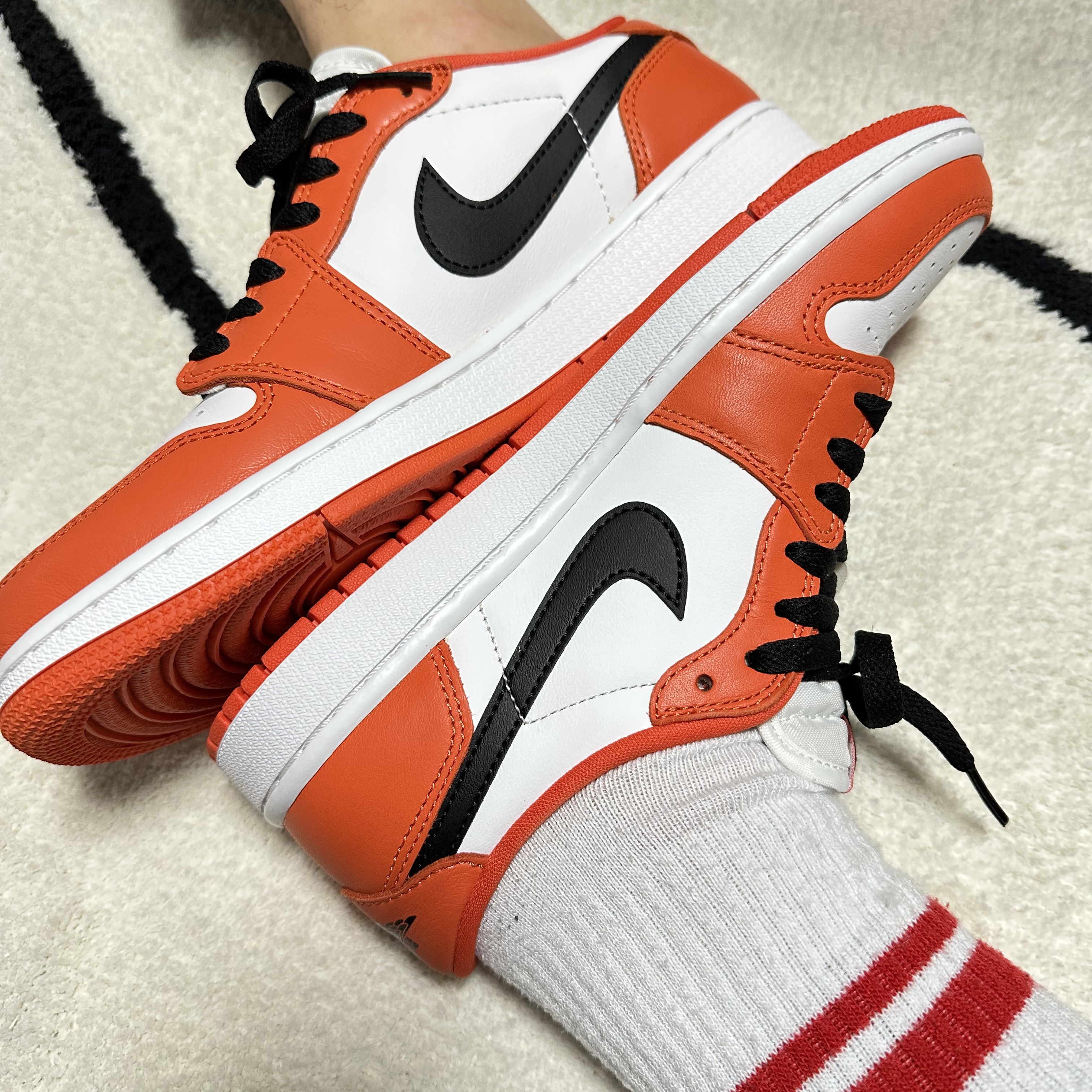 Jordan 1 Low OG Starfish 착용 스타일