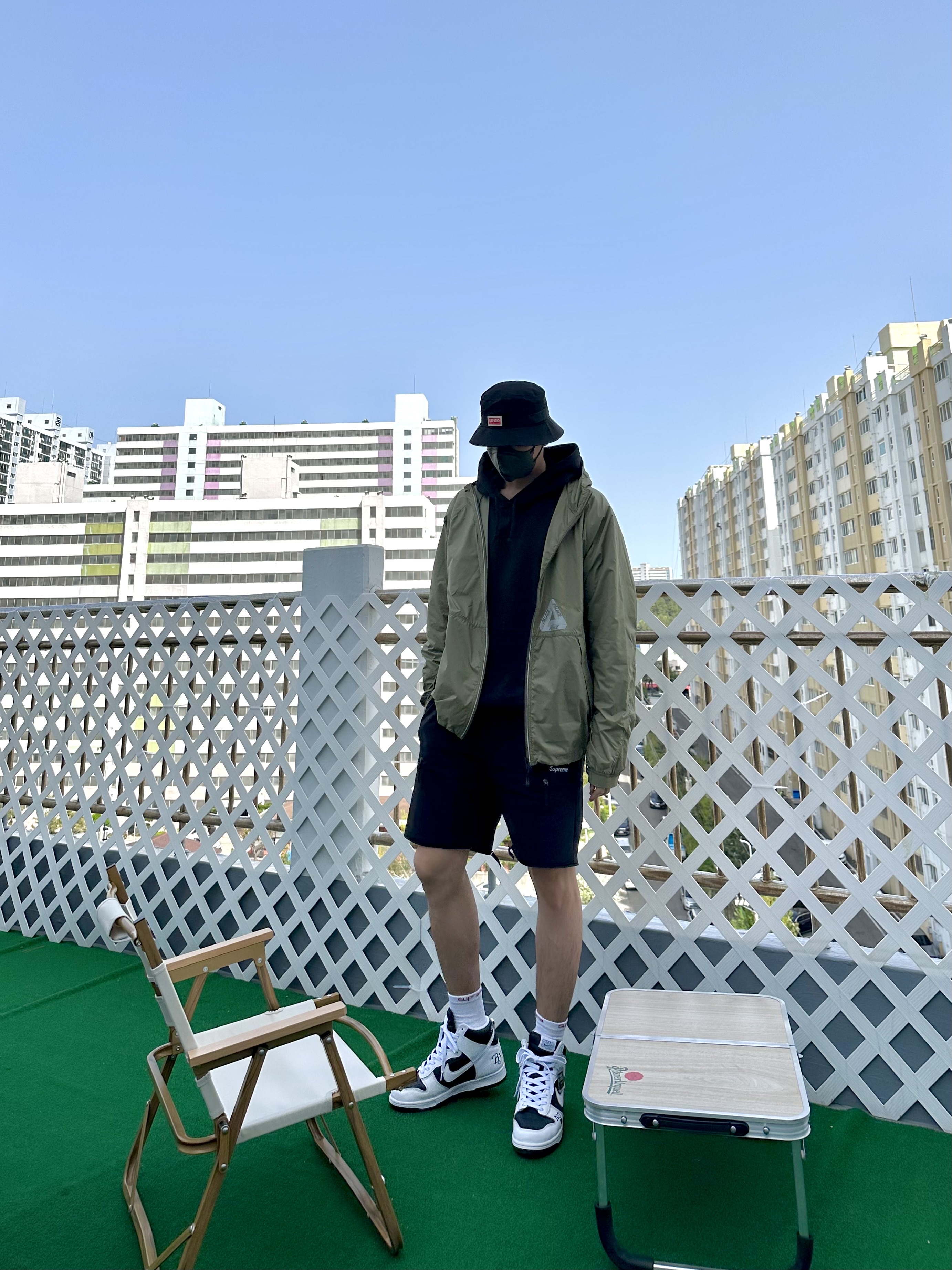 Kenzo Jungle Bucket Hat Black, Palace Pertex Lighter Jacket Olive - 20SS 착용 스타일 - 4