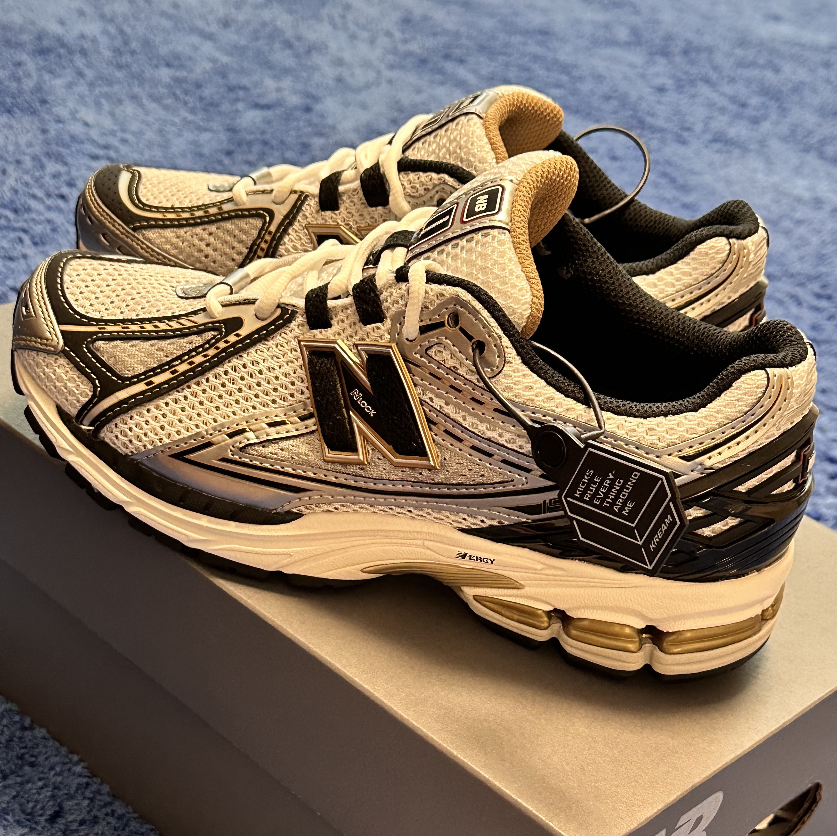New Balance 1906R White Gold 착용 스타일 - 3
