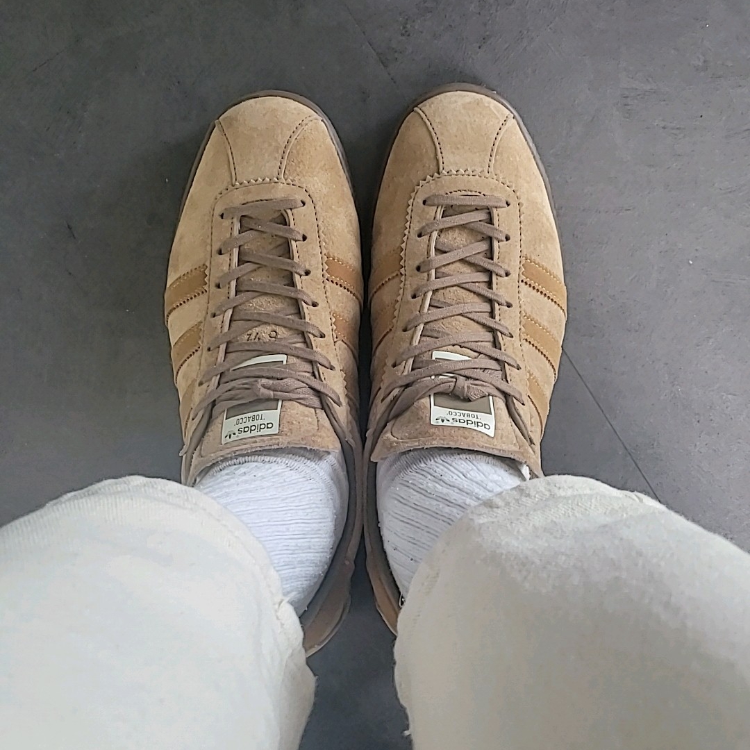Adidas Tobacco Pantone Mesa 착용 스타일 - 1