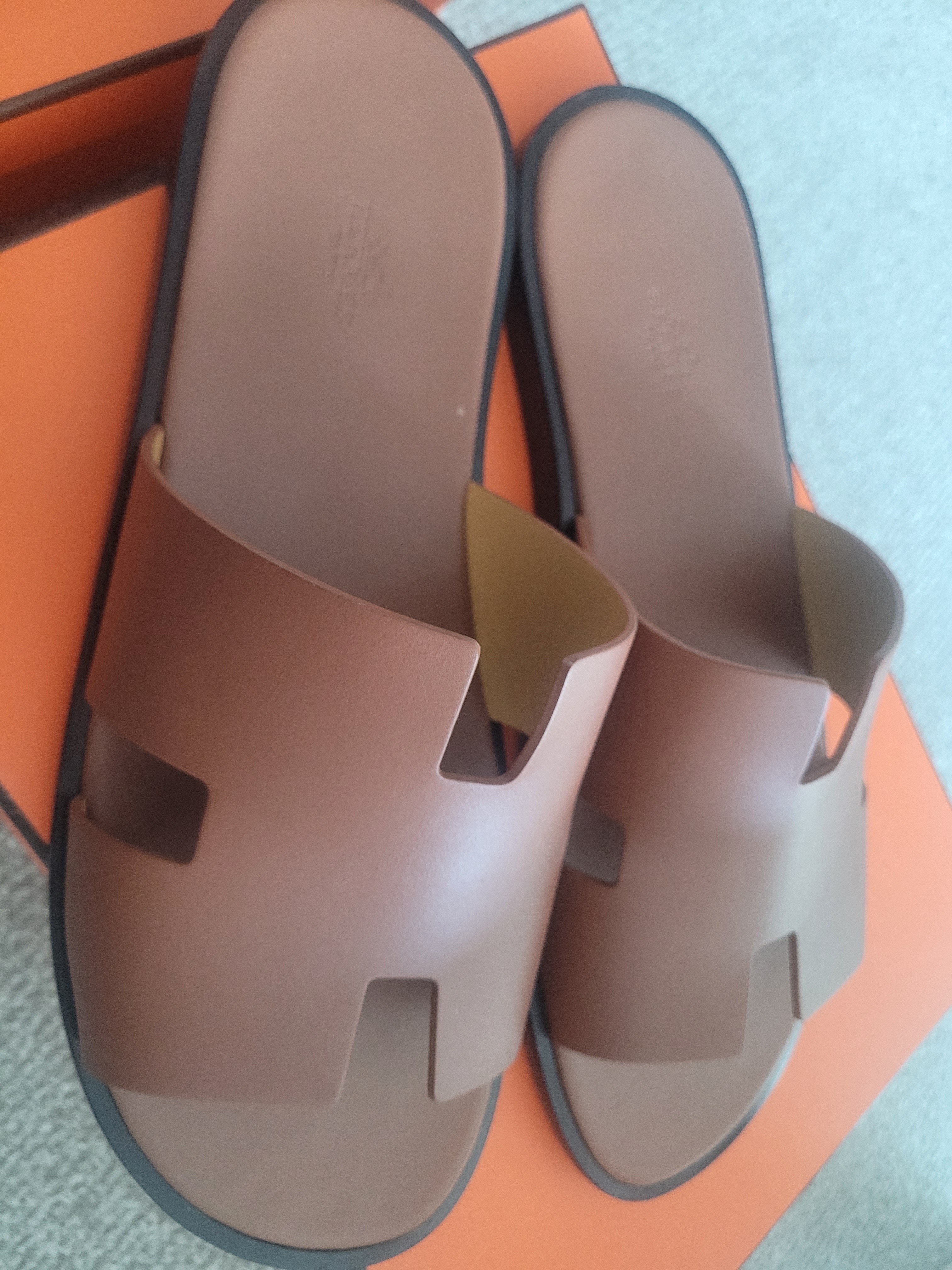 Hermes Izmir Sandal Calfskin & Gold, (W) Hermes Oran Sandal Calfskin & Gold Piqures Ecrues 착용 스타일 - 3