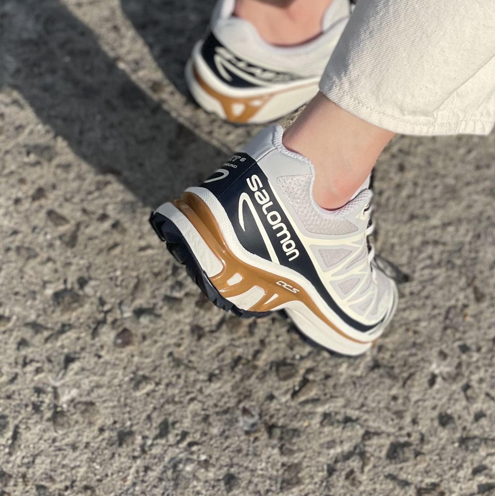 Salomon XT-6 Lunar Rock Dark Sapphire 착용 스타일