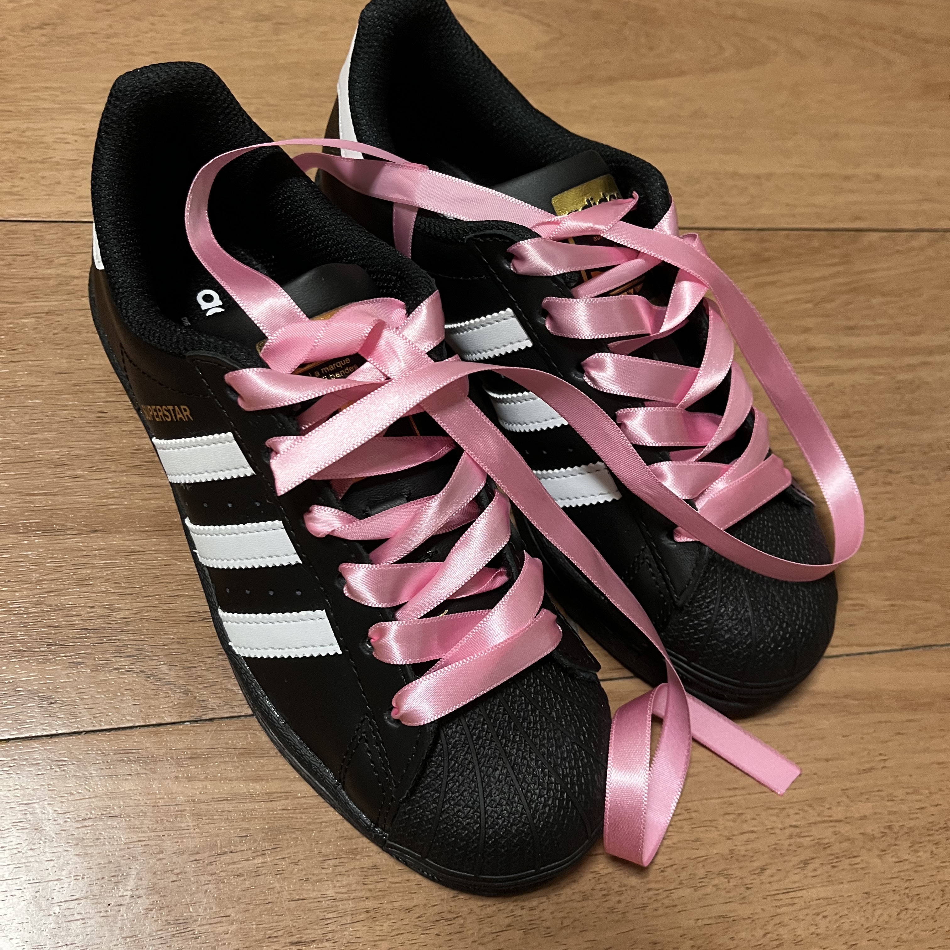 (J) Adidas Superstar Black White 착용 스타일