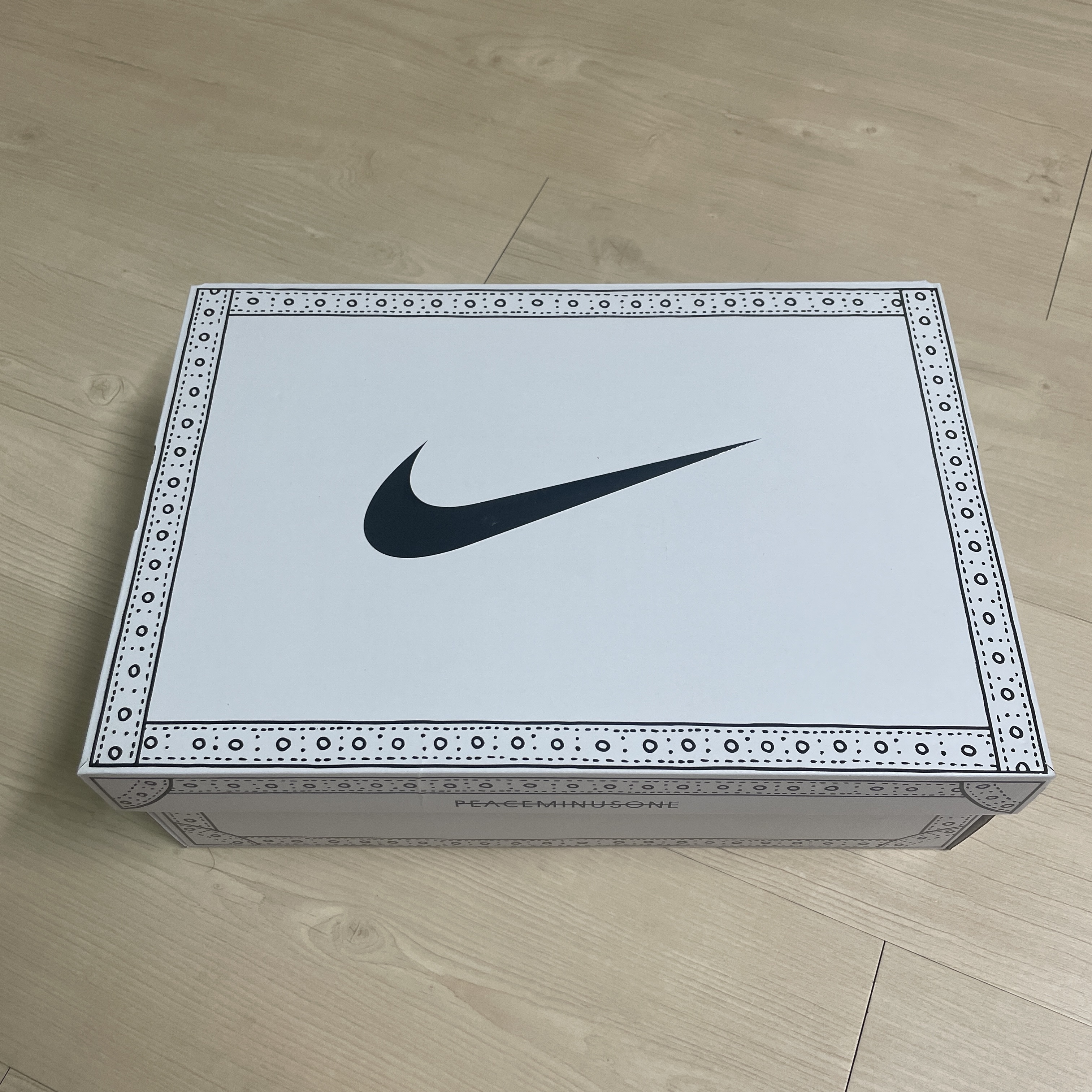 Nike x Peaceminusone Kwondo1 Black and White 착용 스타일 - 2