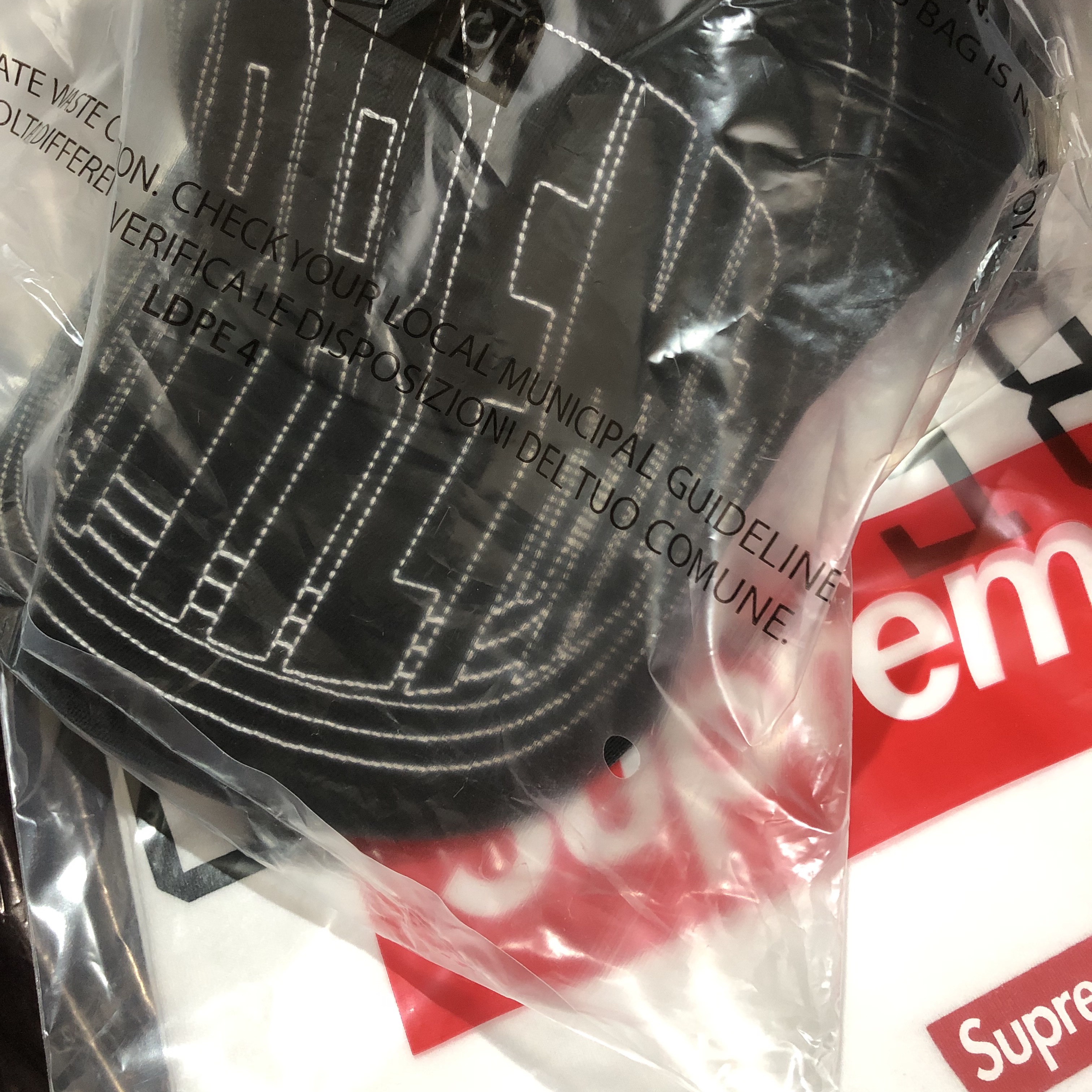 Supreme Visor Stitch 6-Panel Black - 23SS 착용 스타일