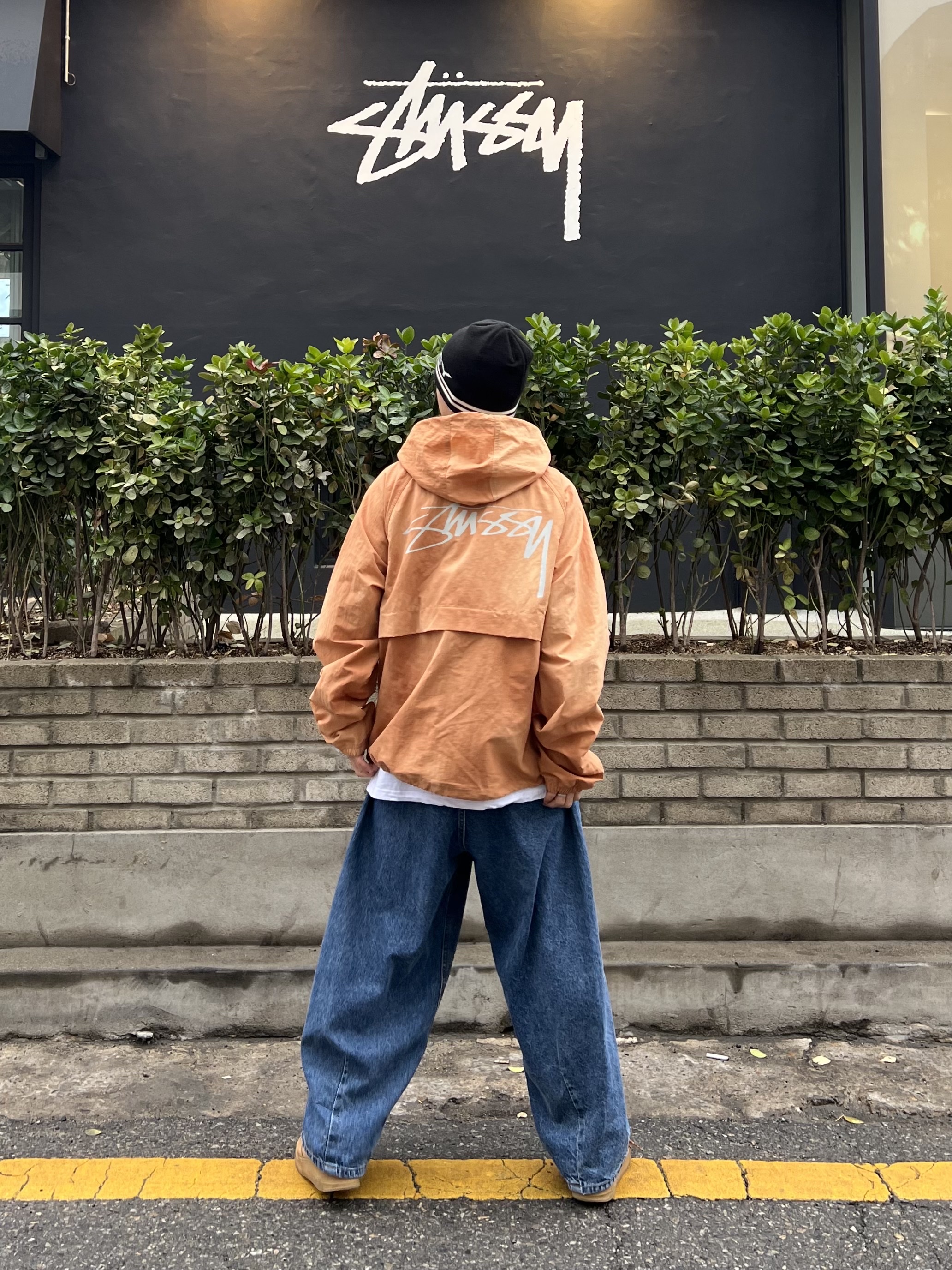 Stussy Wave Dye Beach Shell Jacket Orange, Nike Air Force 1 '07 WB Flax 착용 스타일 - 4