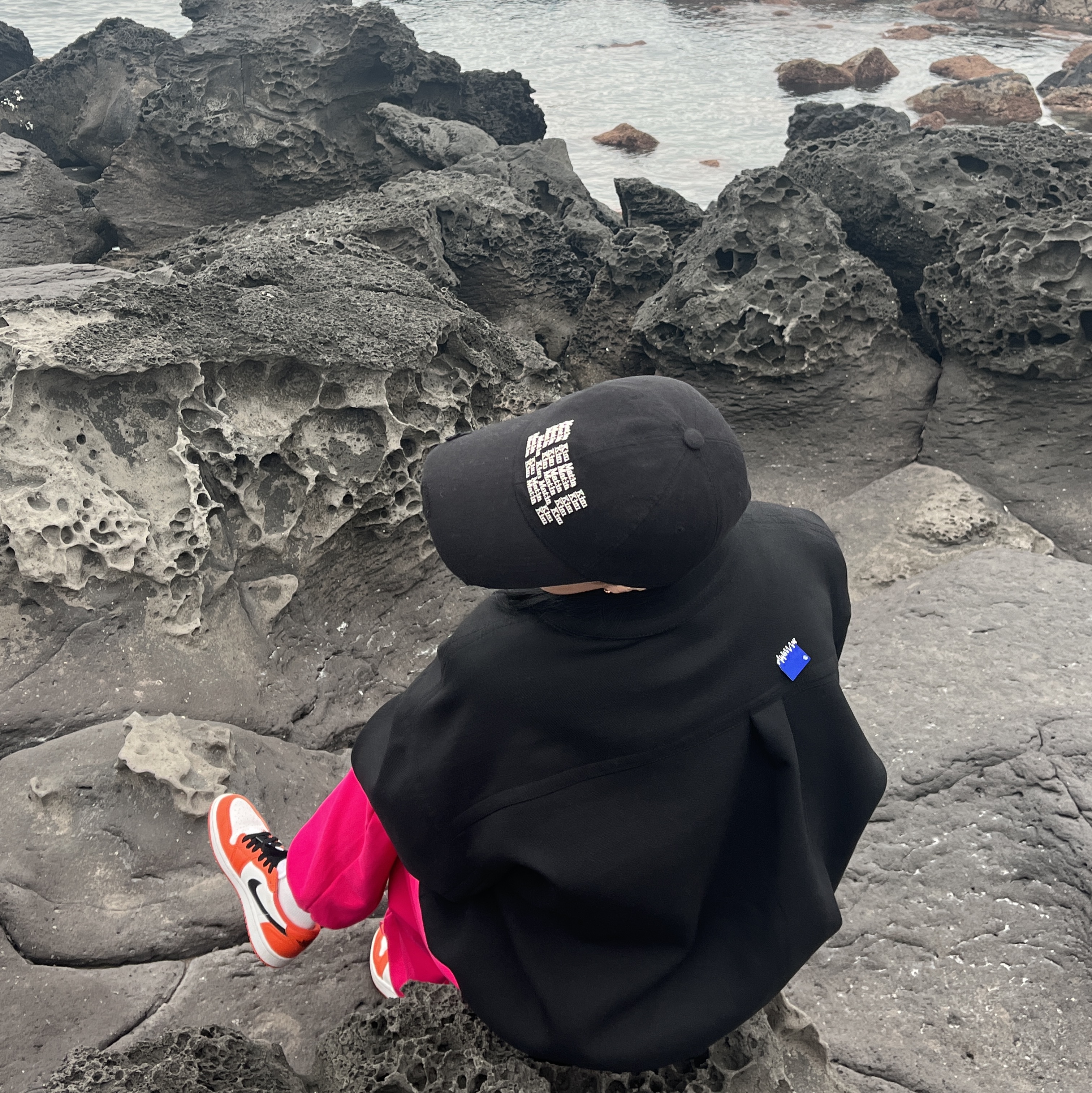 (W) Jordan 1 Low OG Starfish, Zara x Ader Error Oversize Collar Bomber Jacket Black 착용 스타일