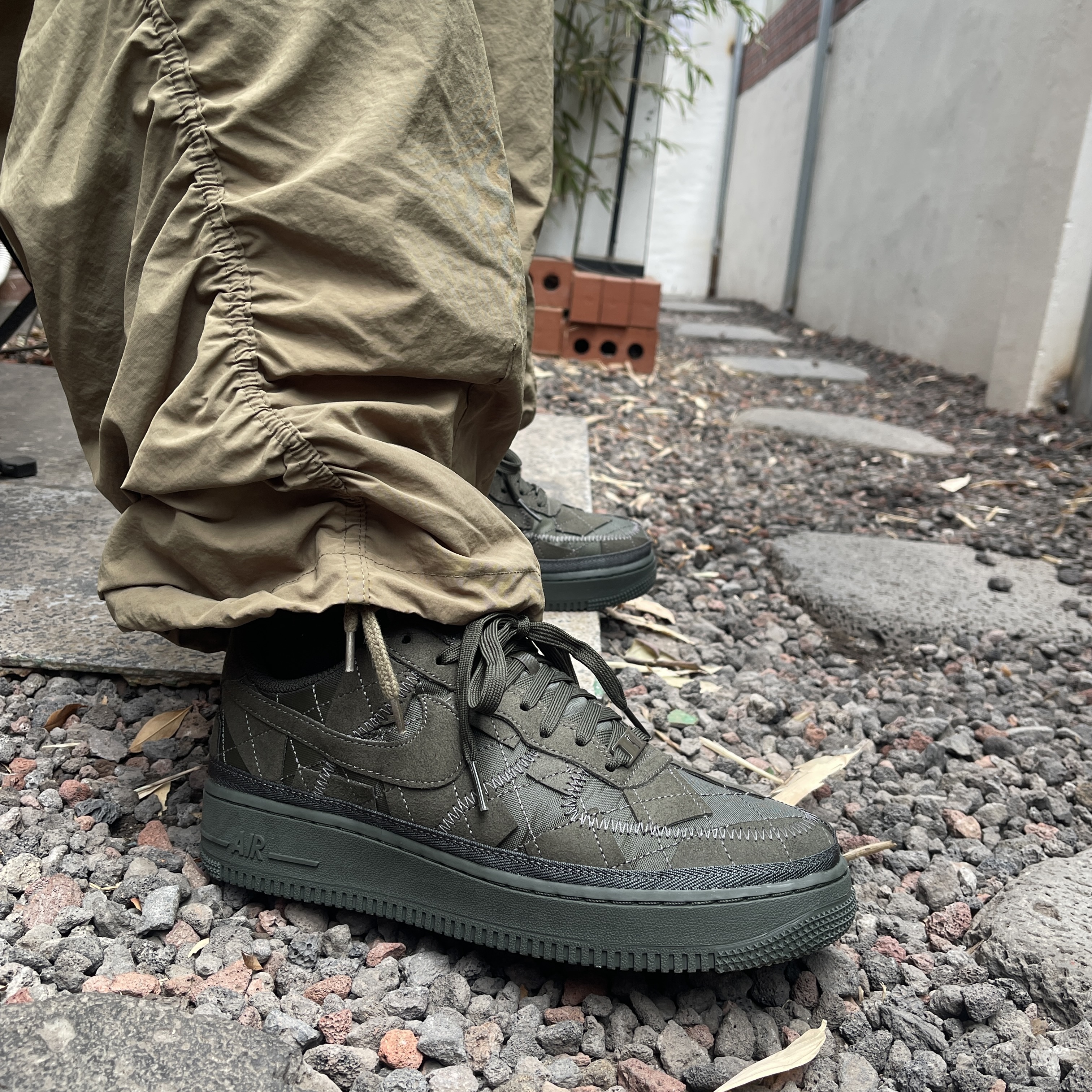 Nike x Billie Eilish Air Force 1 Low '07 SP Sequoia 착용 스타일