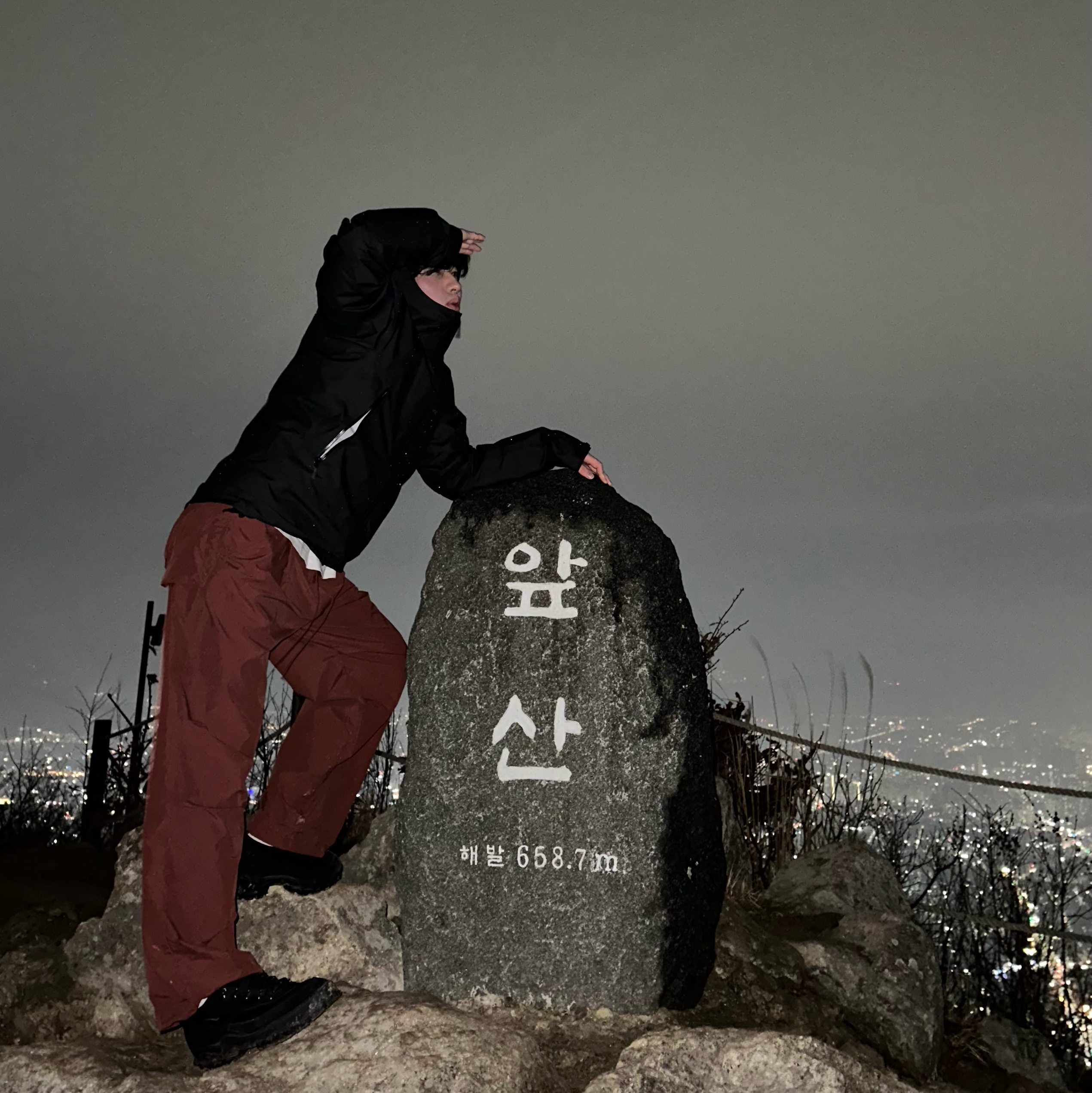 Arc'teryx Beta Jacket Black, (W) Nike Lahar Low Black 착용 스타일