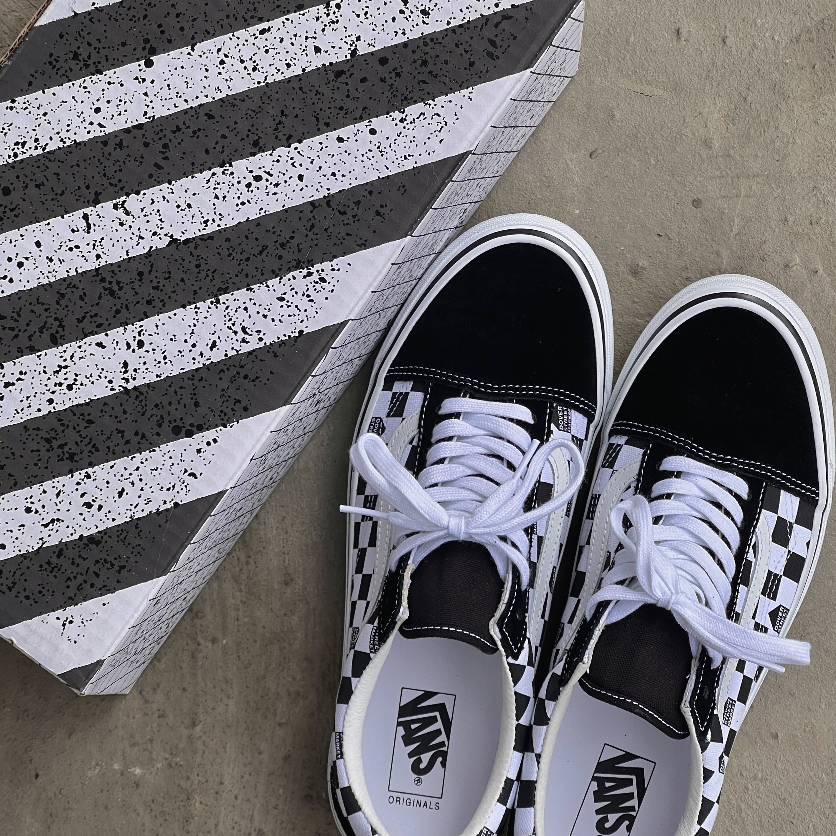 Vans Vault x DSM OG Old Skool LX Black White 착용 스타일 - 1