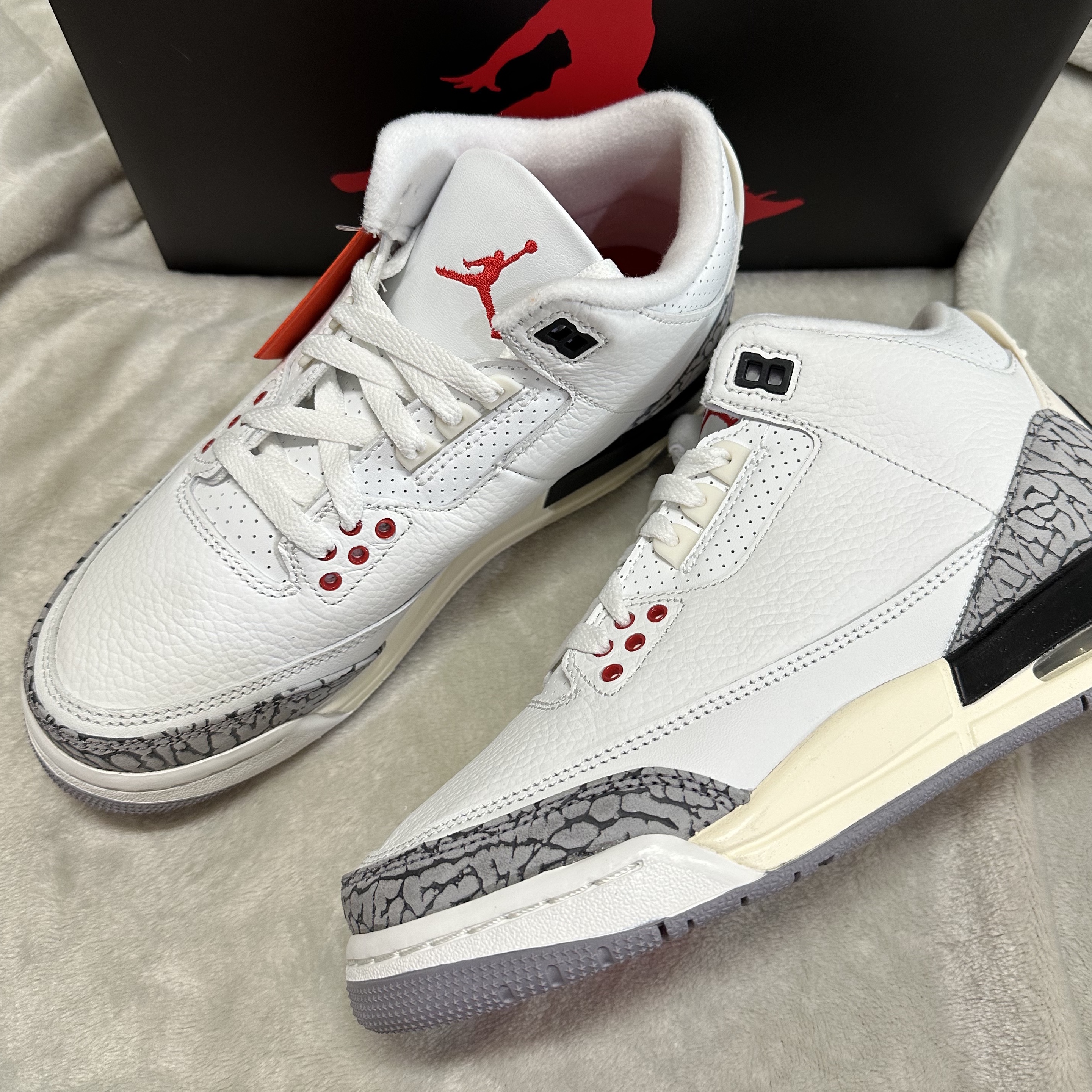 (GS) Jordan 3 Retro White Cement Reimagined 착용 스타일 - 1