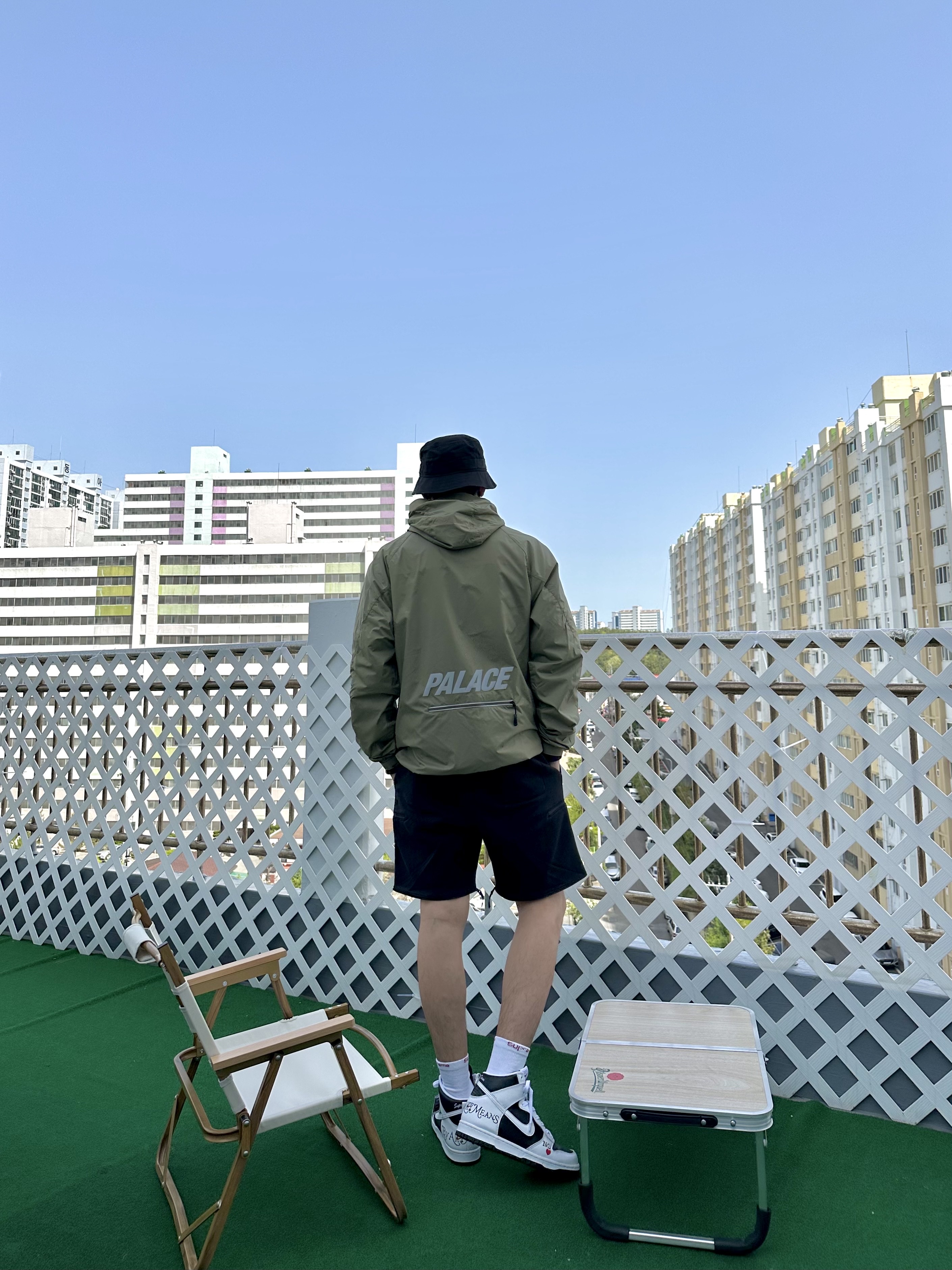 Kenzo Jungle Bucket Hat Black, Palace Pertex Lighter Jacket Olive - 20SS 착용 스타일 - 1