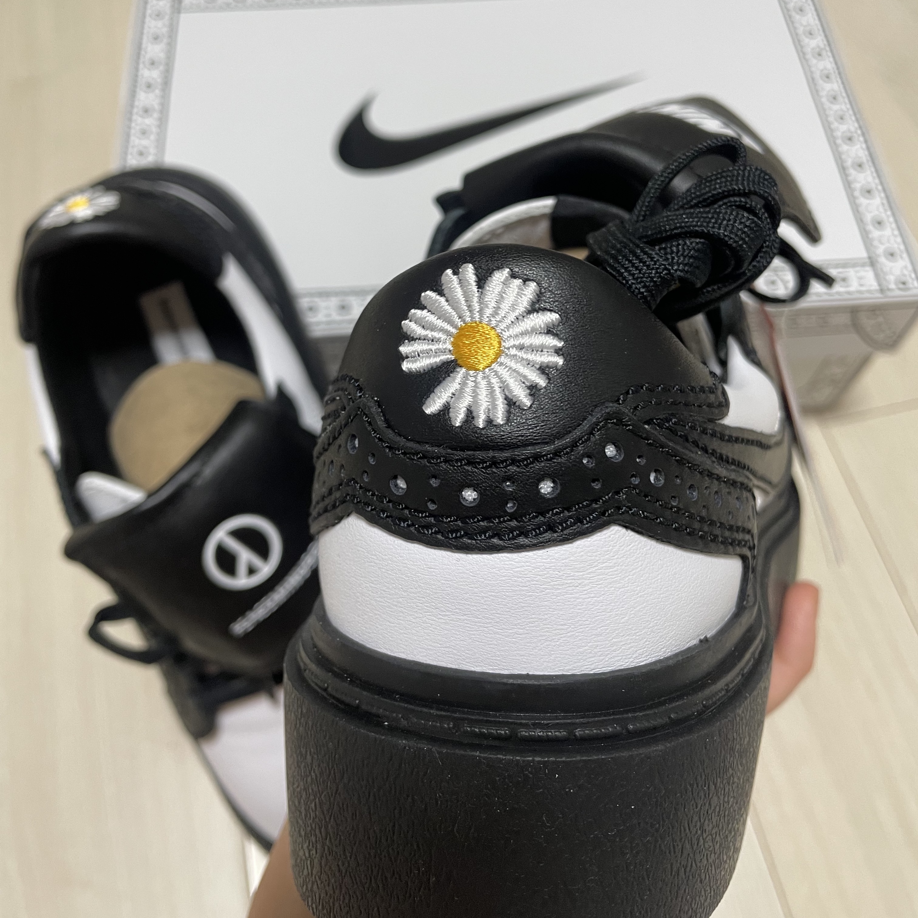Nike x Peaceminusone Kwondo1 Black and White 착용 스타일 - 3