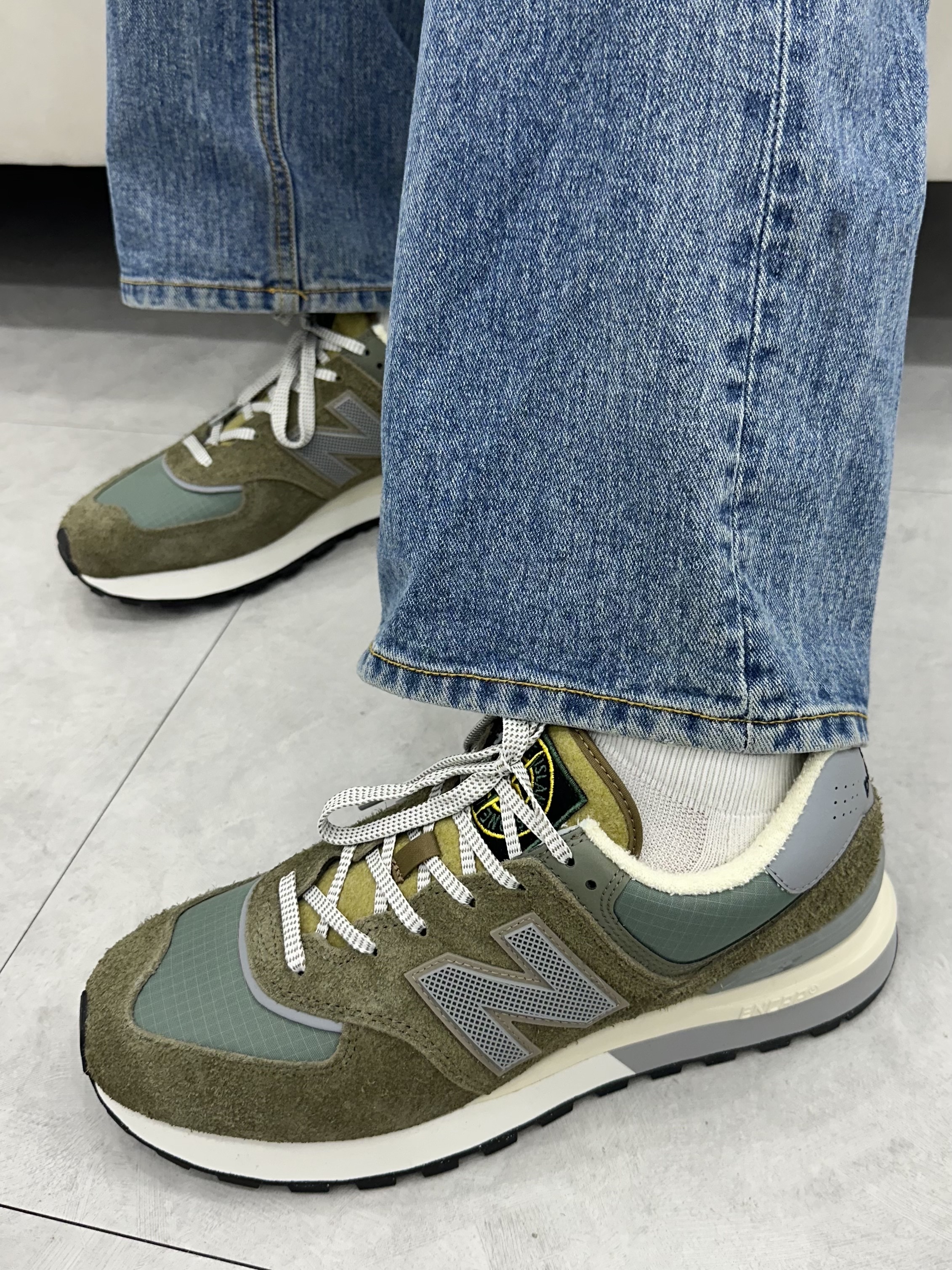 New Balance x Stone Island 574 Legacy Green 착용 스타일 - 2