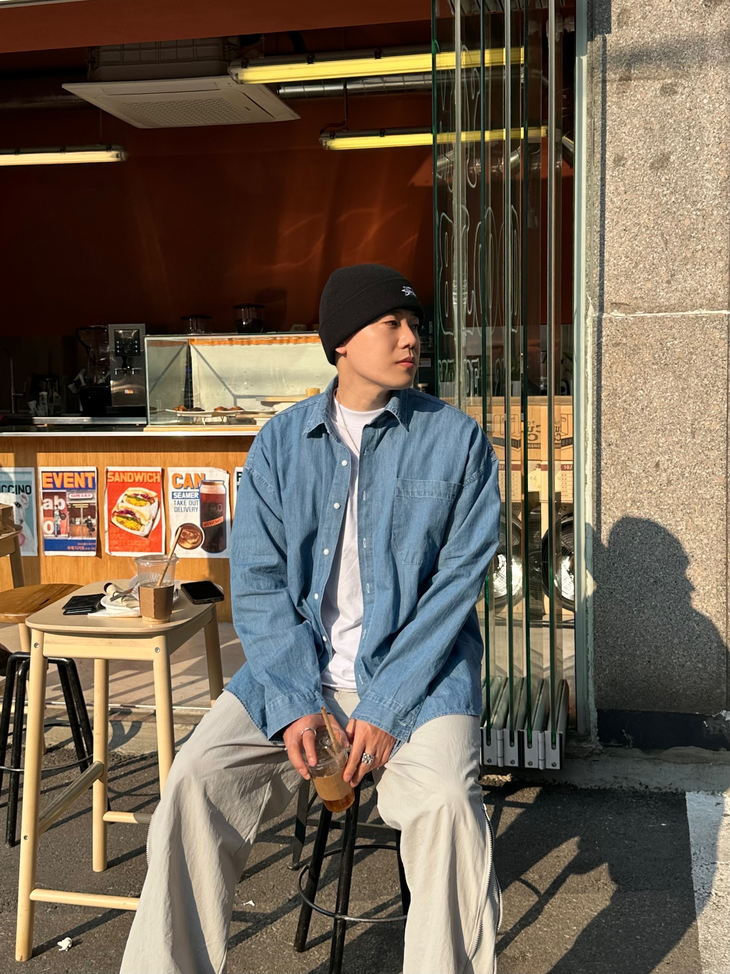 Balenciaga Defender Sneakers Beige, Stussy Basic Skullcap Beanie Black 착용 스타일 - 3
