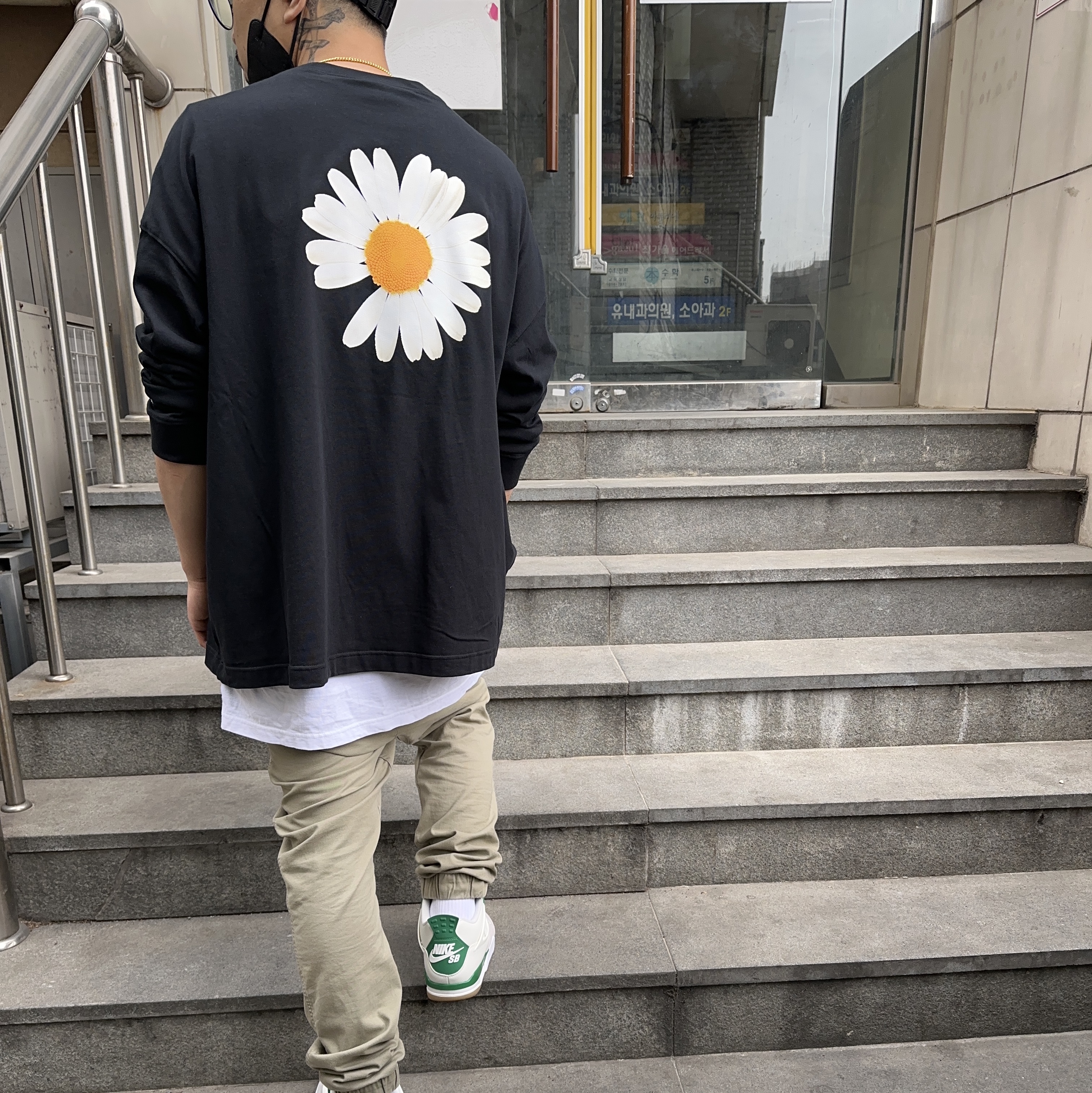 Nike x Peaceminusone LS T-Shirt Black (DR0098-010), Jordan 4 x Nike SB Retro SP Pine Green 착용 스타일