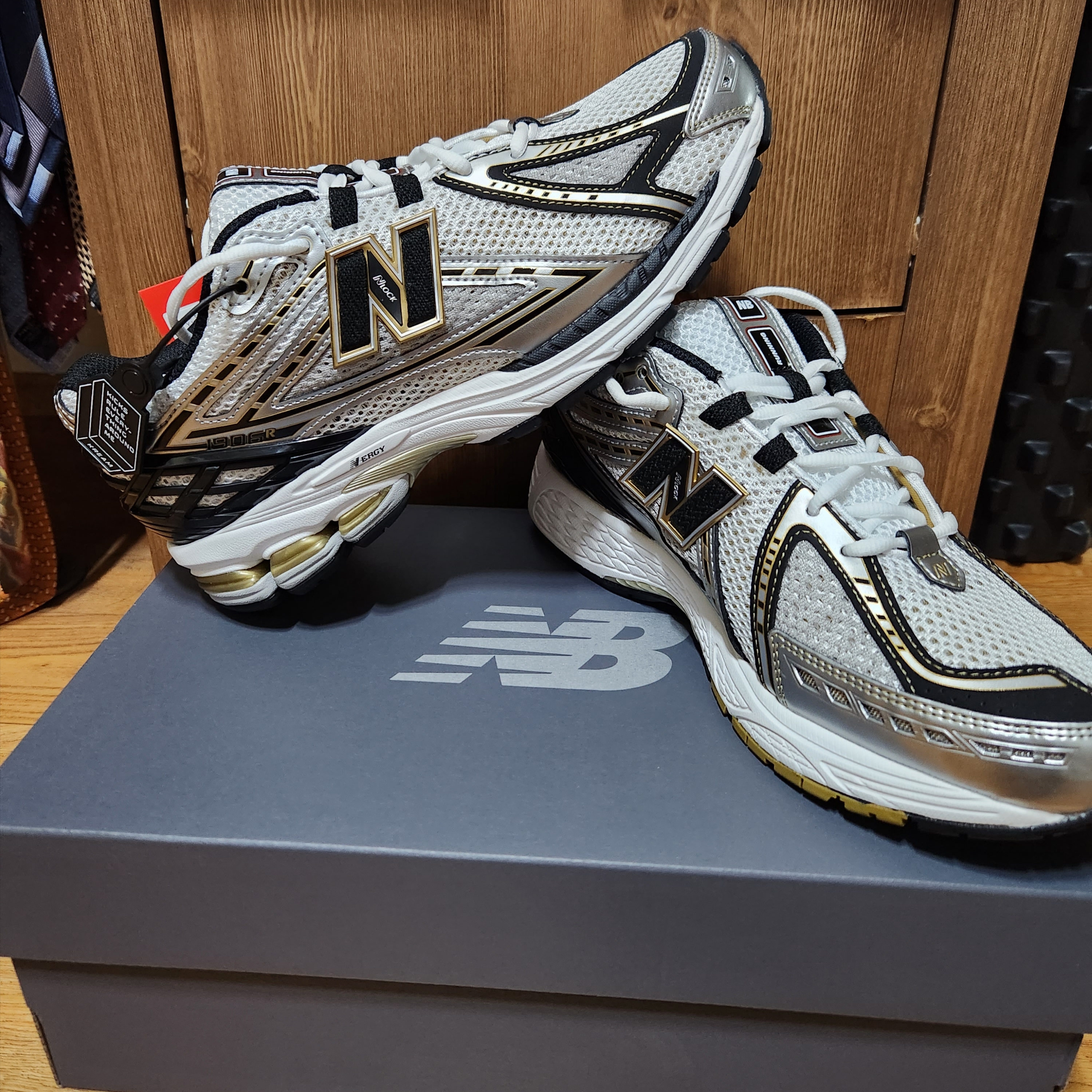 New Balance 1906R White Gold 착용 스타일 - 1