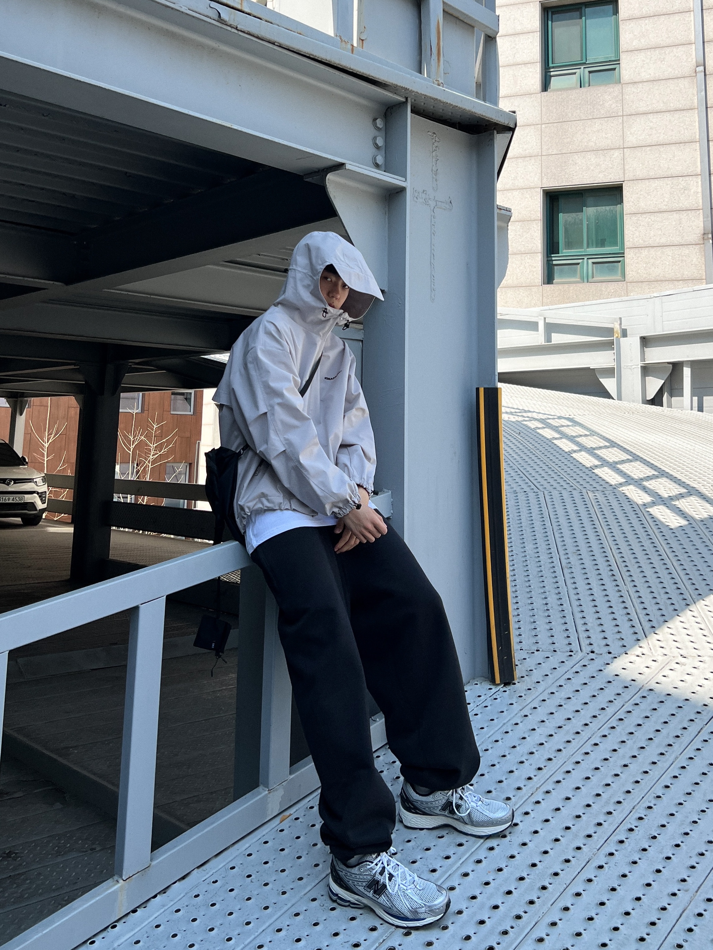 New Balance 1906R Silver Metallic, Nike x Stussy NRG RA Washed Fleece Pants Black (DN4030-010) 착용 스타일 - 2