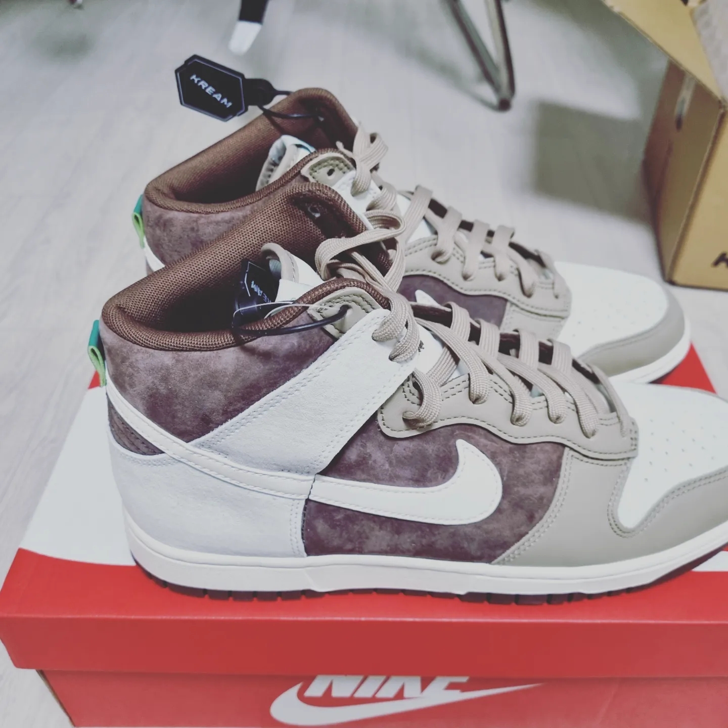 Nike Dunk High Retro PRM Light Chocolate 착용 스타일 - 2