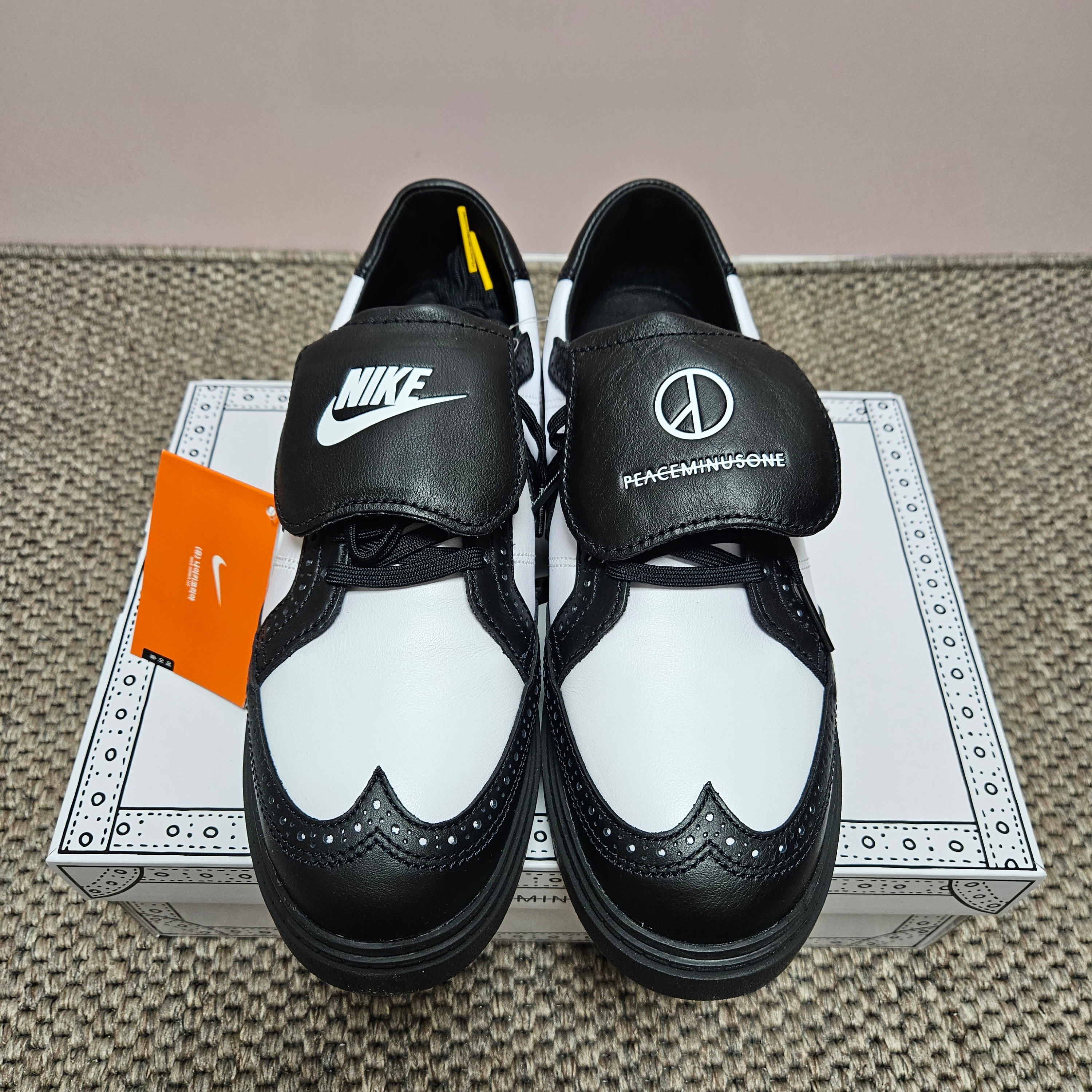 Nike x Peaceminusone Kwondo1 Black and White 착용 스타일 - 5