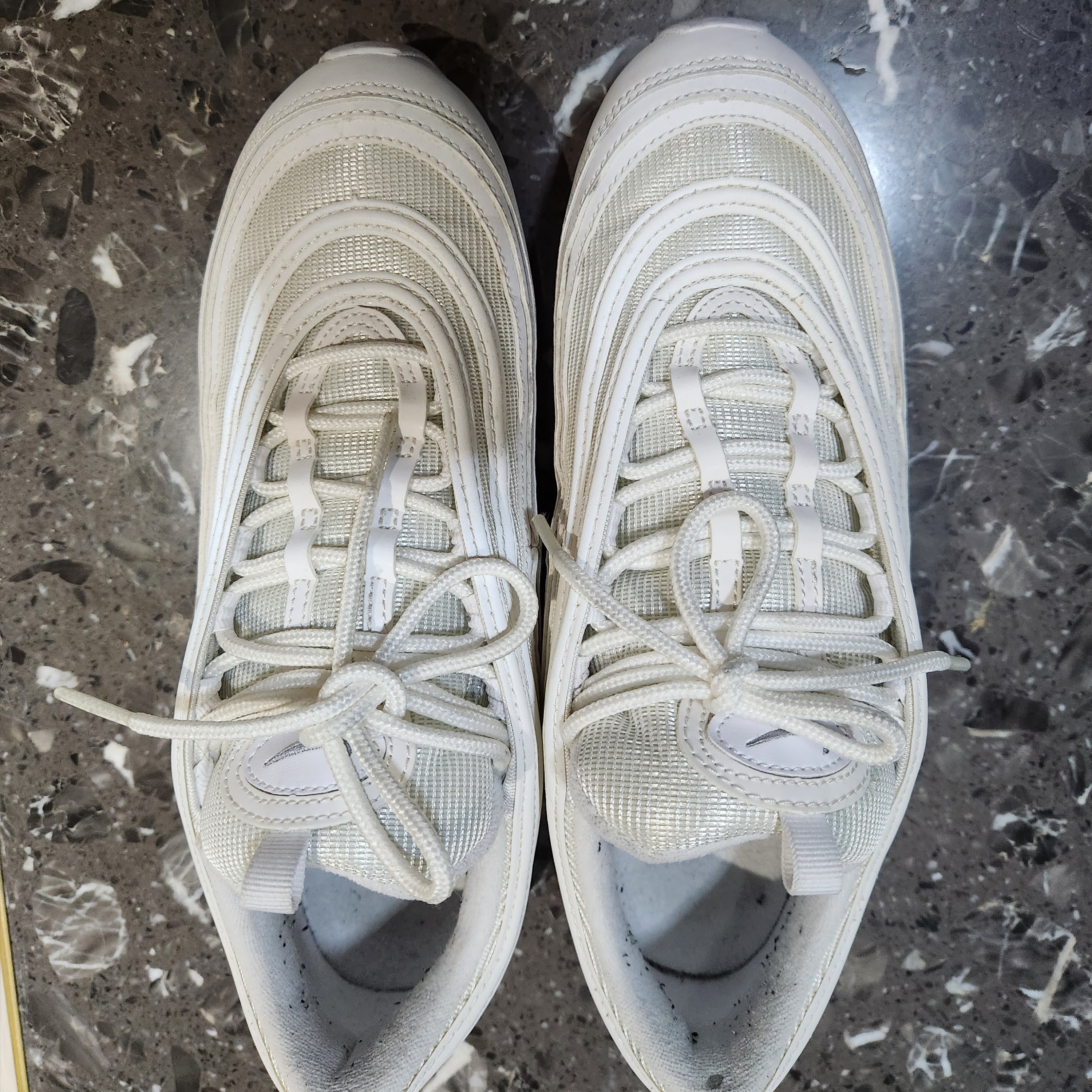 Nike Air Max 97 Triple White Wolf Grey 착용 스타일