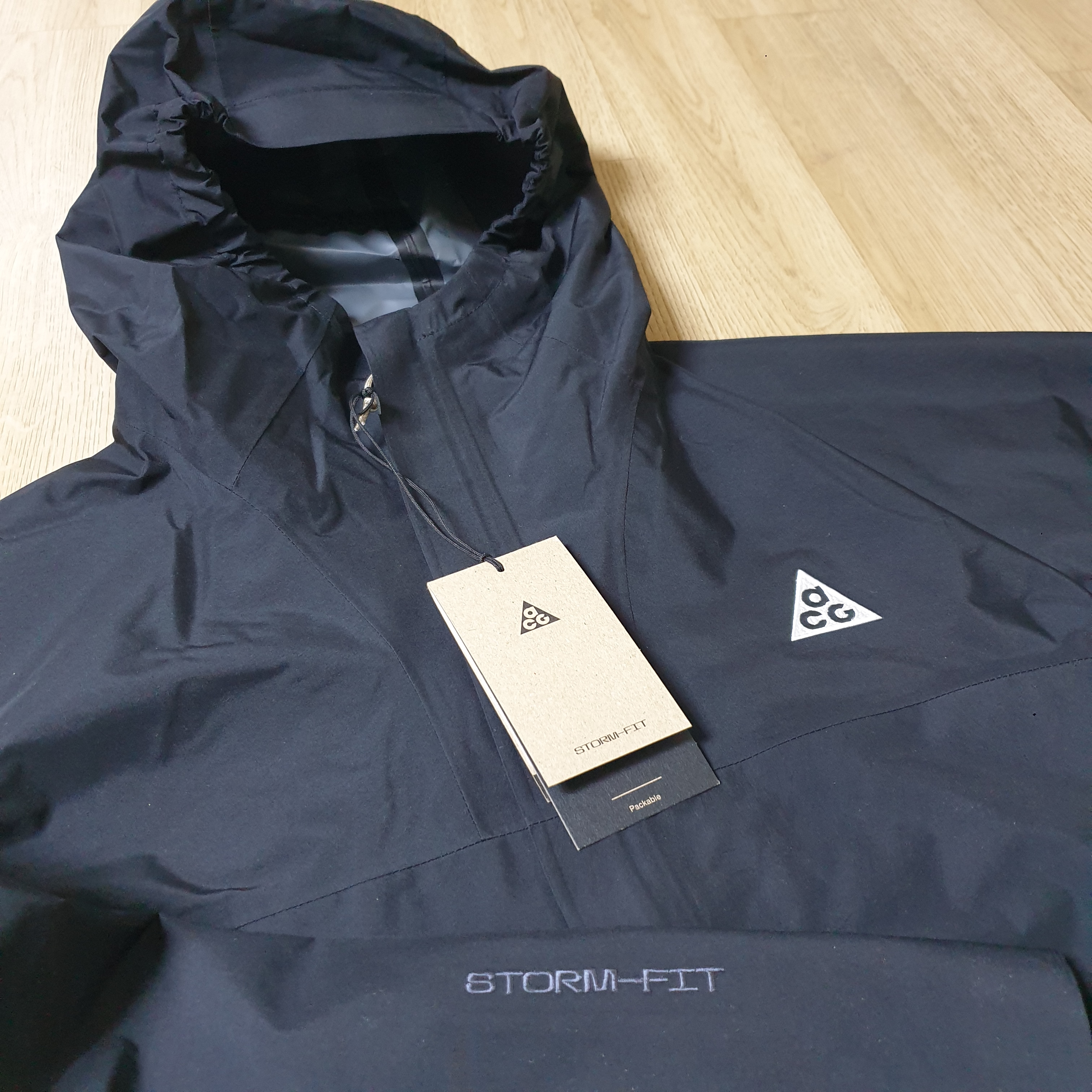 (W) Nike ACG Storm-Fit ADV Chain of Craters Jacket Orange Black Blue - Asia, (W) Nike ACG Storm-Fit Cascade Rains Full Zip Jacket Black - Asia 착용 스타일 - 2