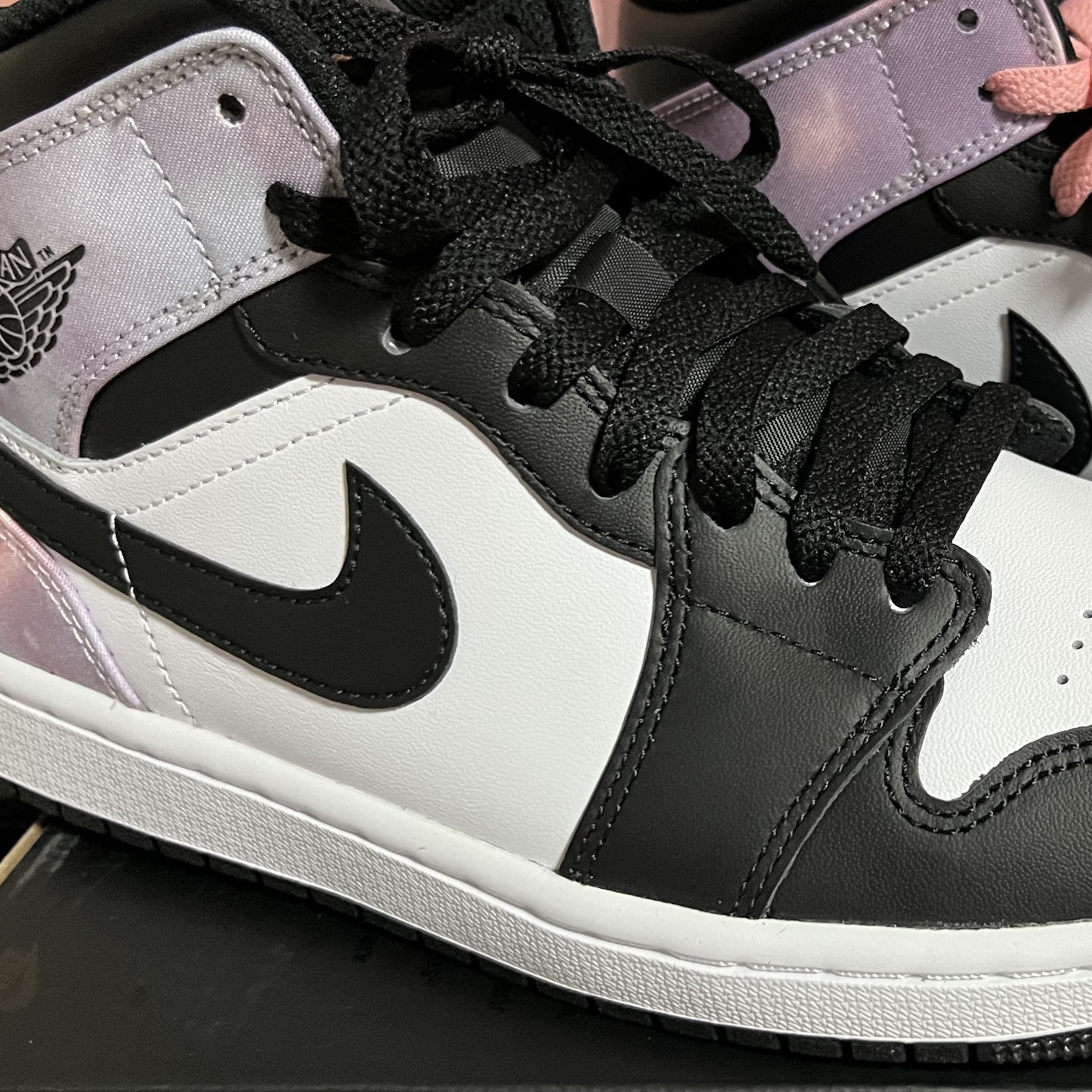 Jordan 1 Mid White Black Tie-Dye 착용 스타일