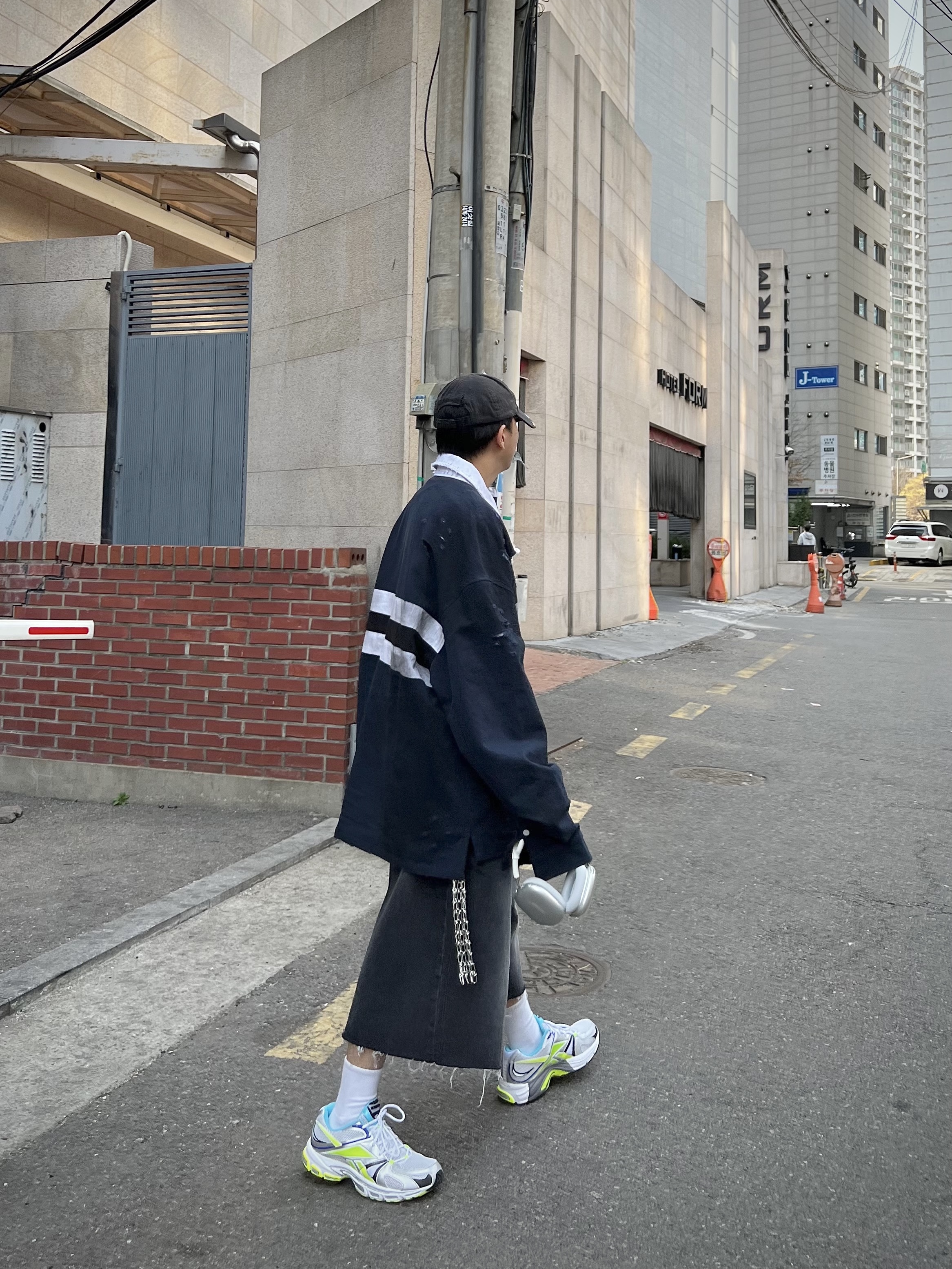 Reebok x Vetements Spike Runner 200 Silver Lime, Project G/R Bullied Polo Shirts Navy 착용 스타일 - 2