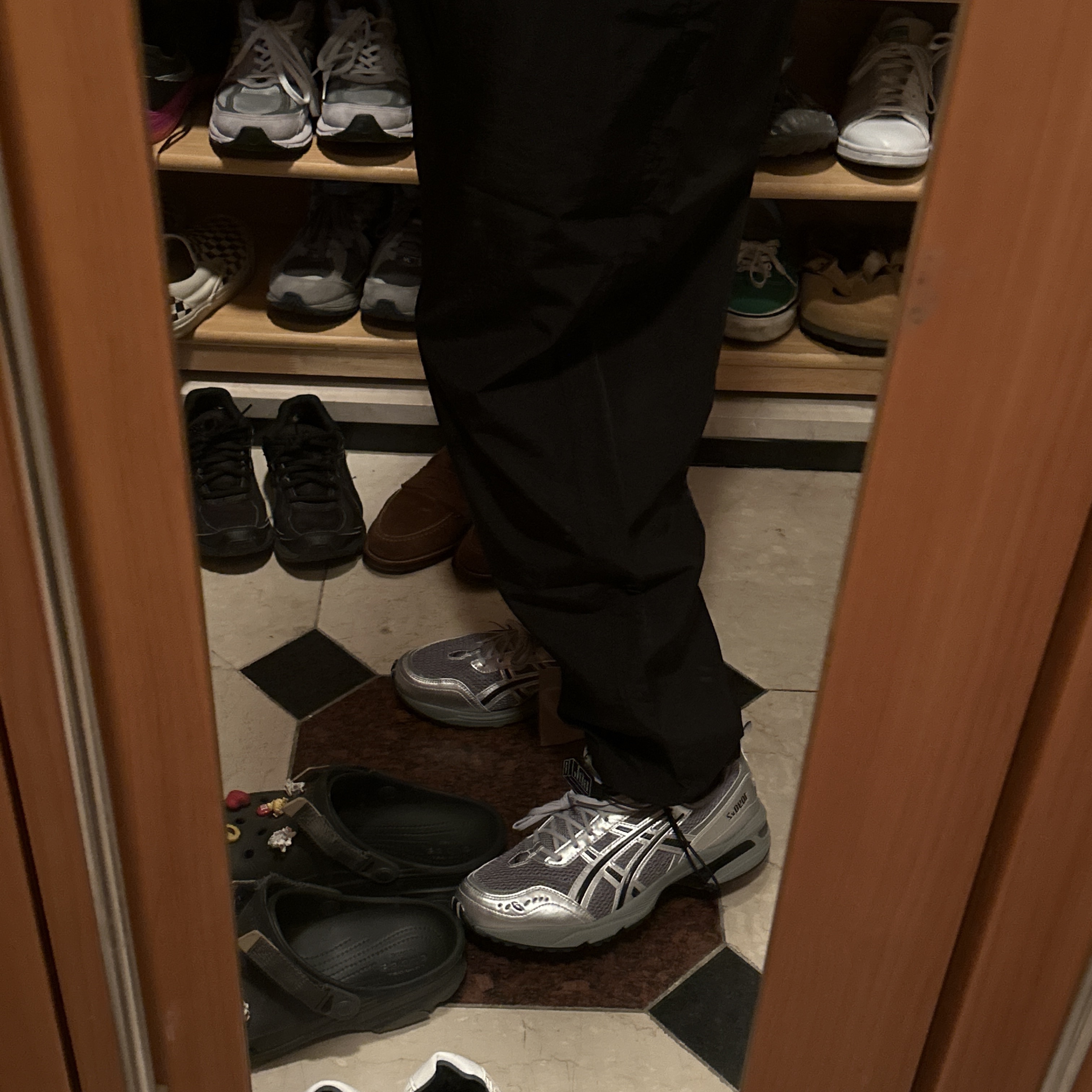 Asics x Freja Wewer Gel-1090 V2 Clay Grey Pure Silver 착용 스타일